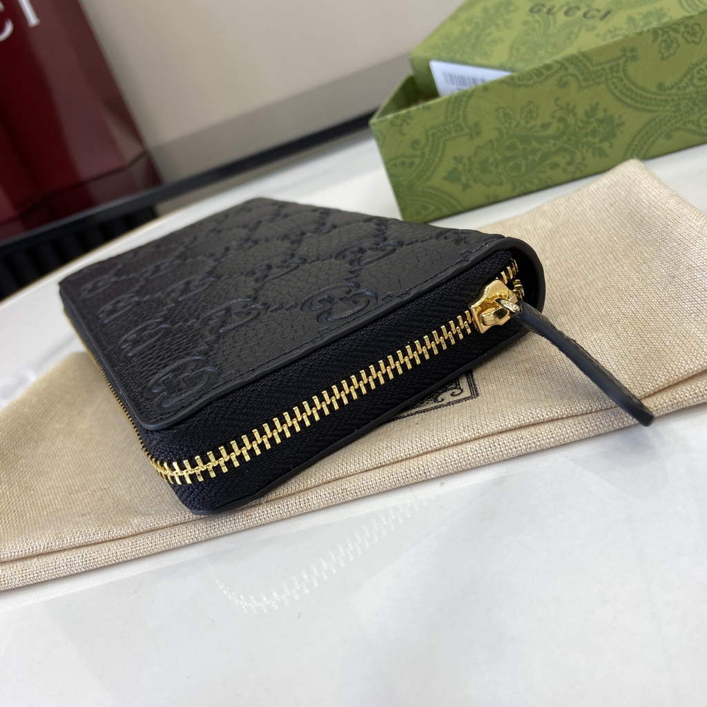 Gucci GG Emblem zip around wallet, 821803 in black leather