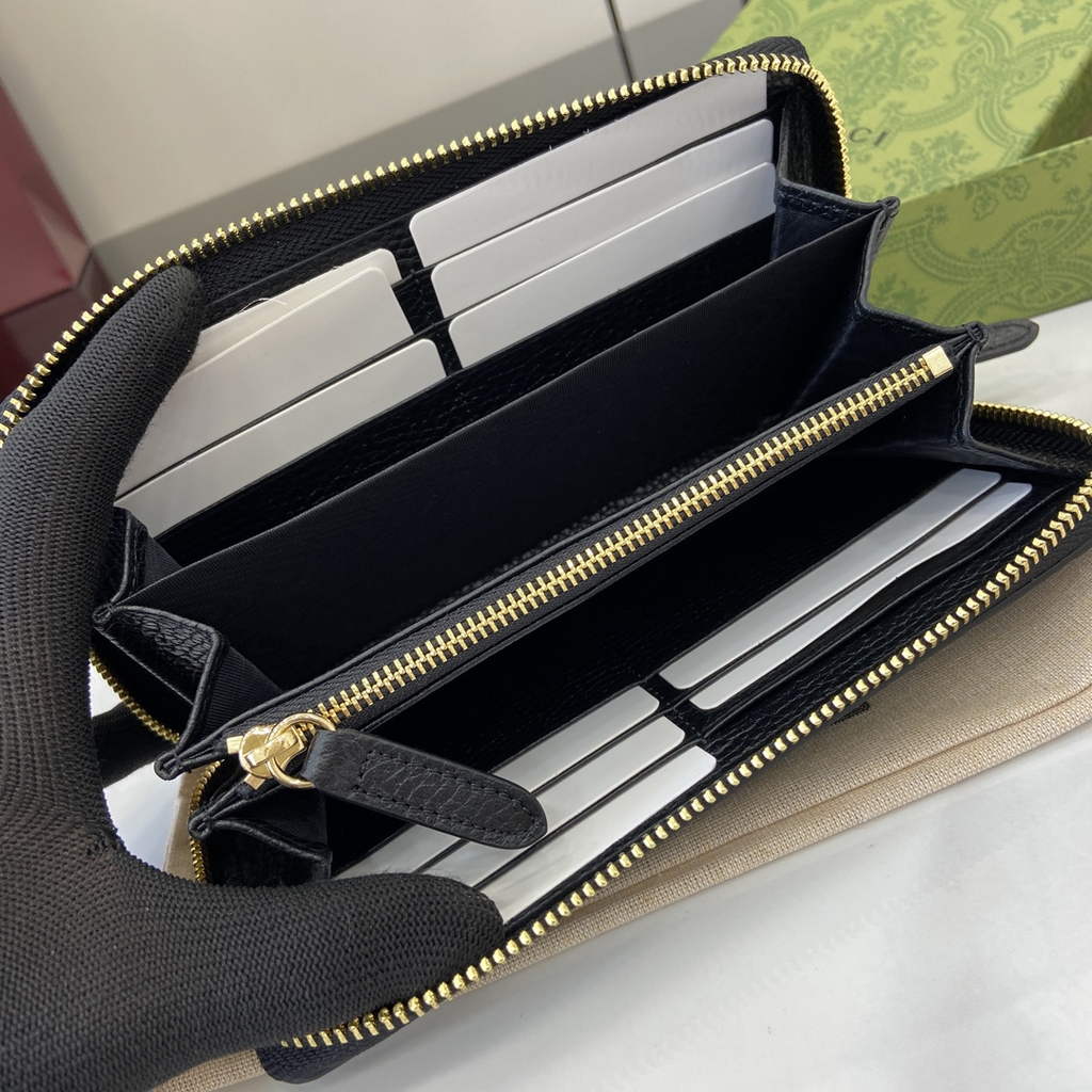 Gucci GG Emblem zip around wallet, 821803 in black leather