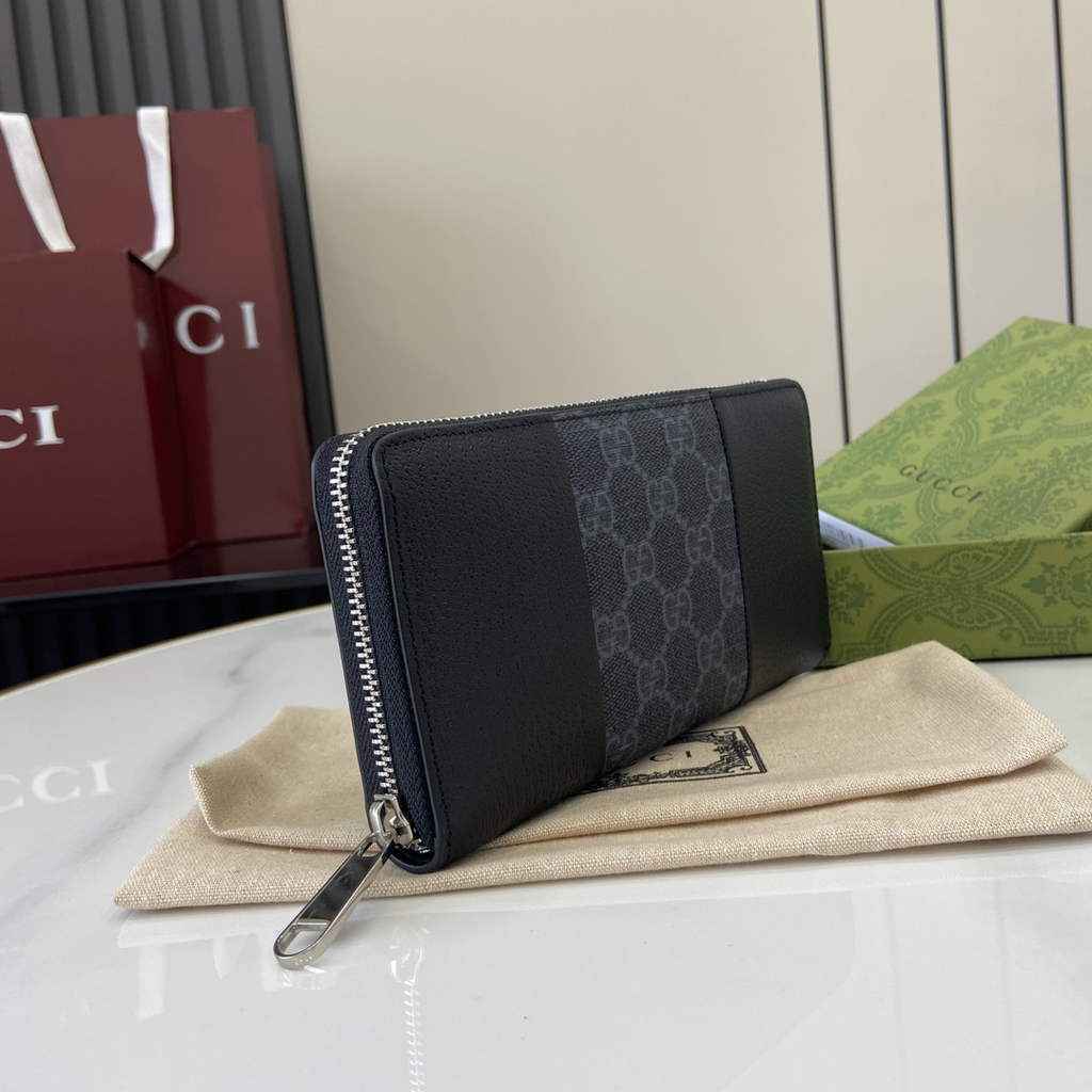 Gucci GG Emblem zip around wallet, 821803 in black gg