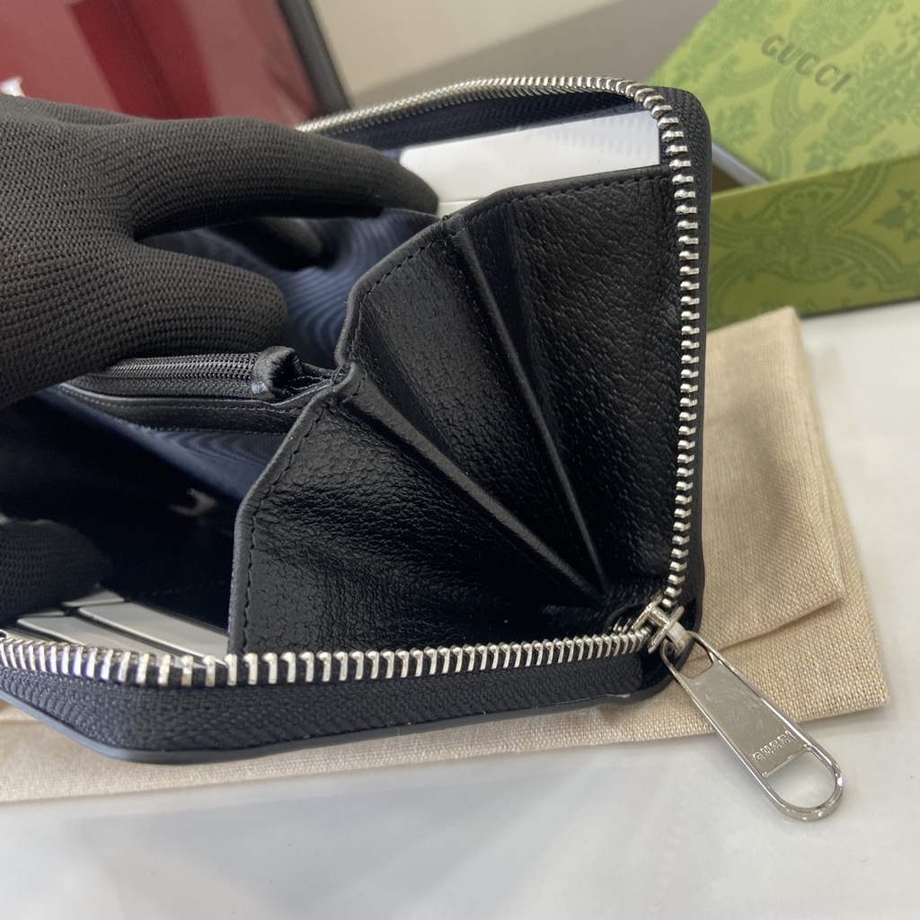 Gucci GG Emblem zip around wallet, 821803 in black gg
