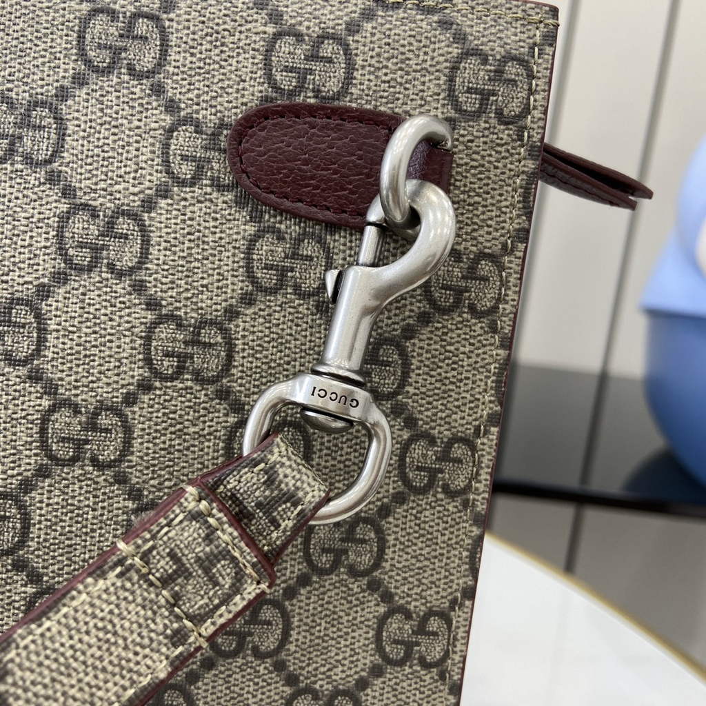 Gucci GG pouch with grey trim, 768255 wine red leahter
