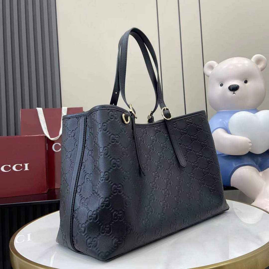 Gucci GG Emblem large tote bag 815213 in Black leather