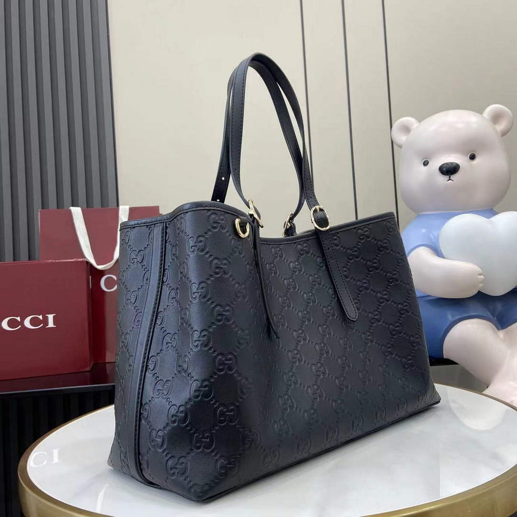 Gucci GG Emblem large tote bag 815213 in Black leather