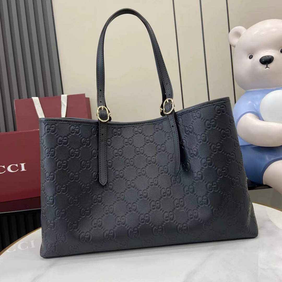 Gucci GG Emblem large tote bag 815213 in Black leather