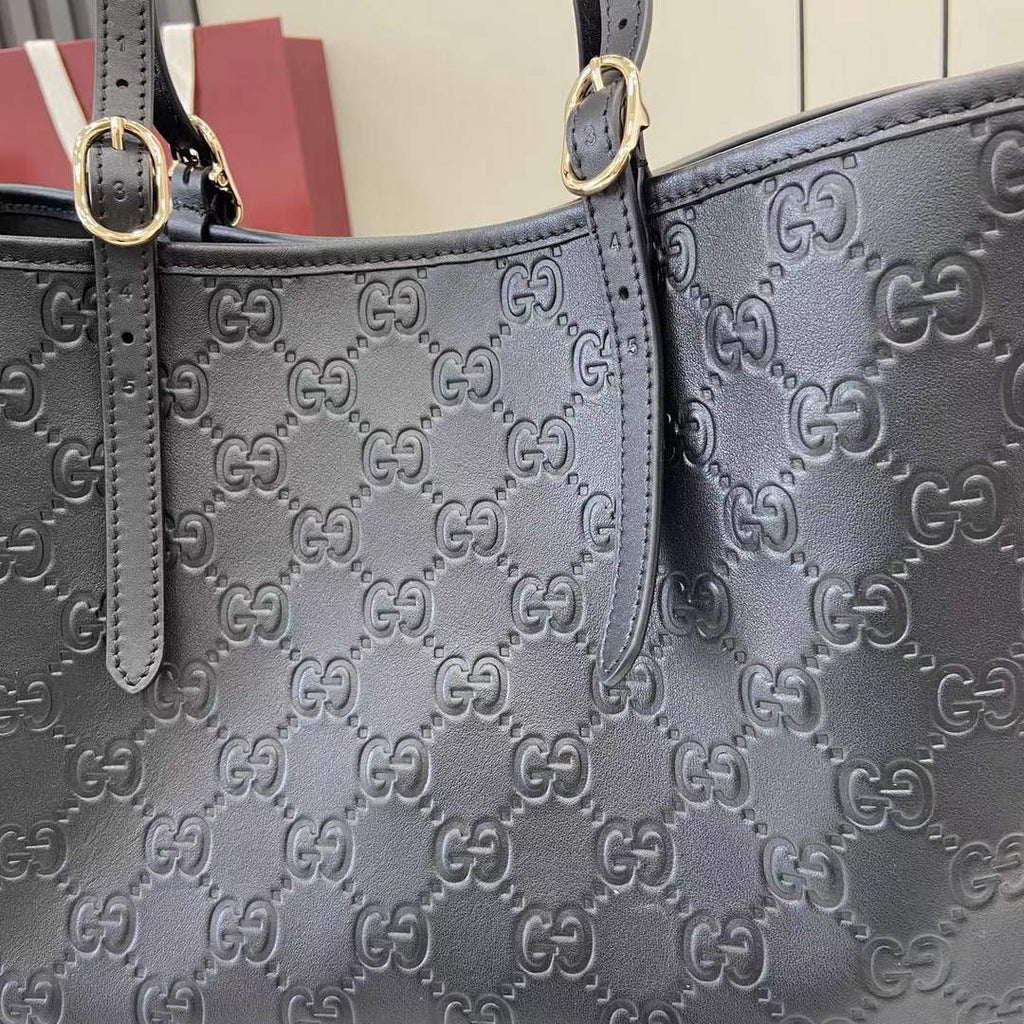 Gucci GG Emblem large tote bag 815213 in Black leather