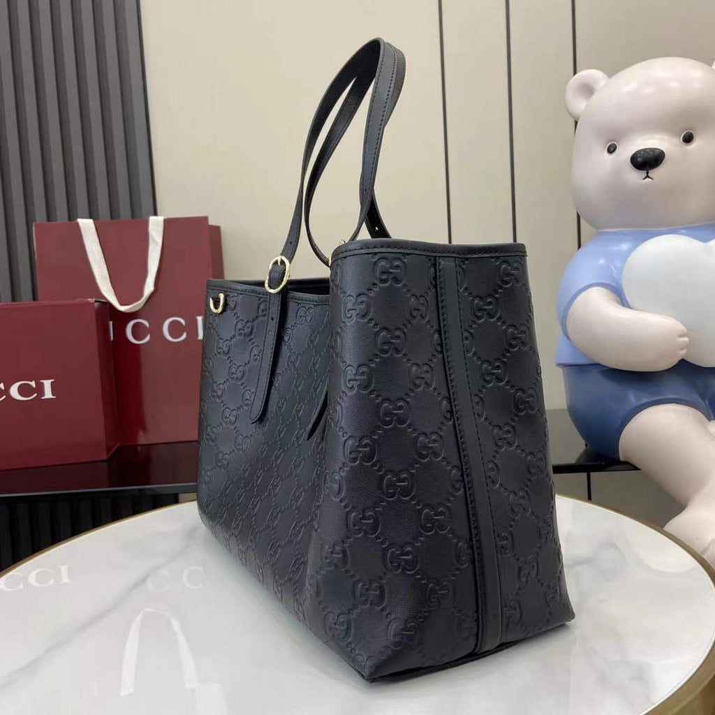 Gucci GG Emblem large tote bag 815213 in Black leather