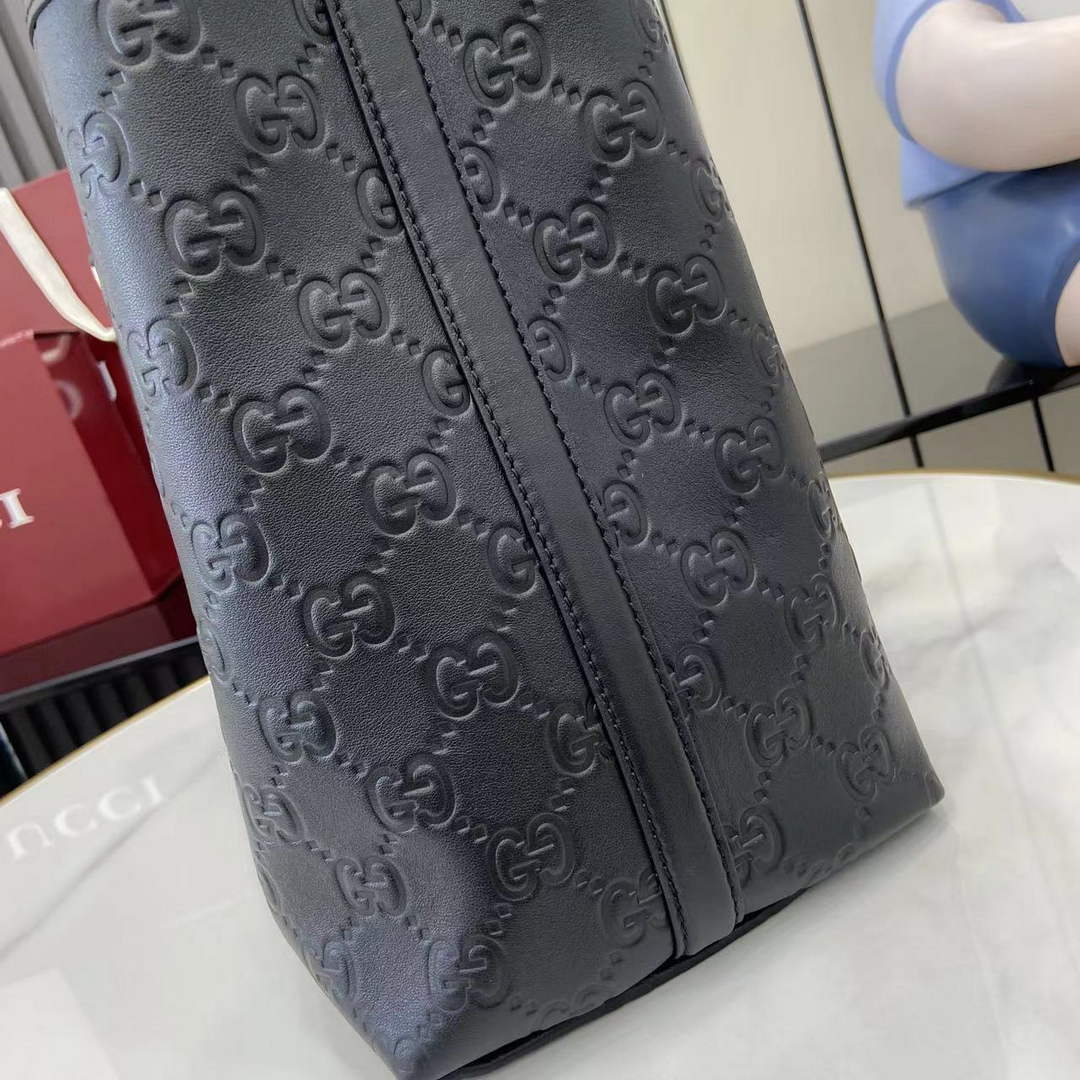 Gucci GG Emblem large tote bag 815213 in Black leather