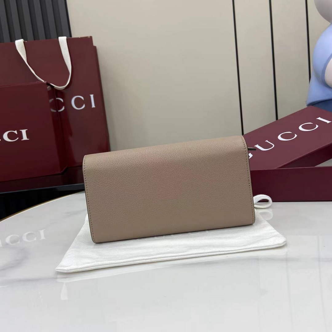 Gucci Softbit continental wallet 828147 in light pink leather