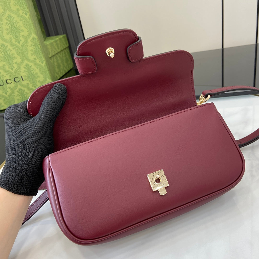 Gucci Horsebit 1955 Soft small top handle bag 815206 in wine red leather