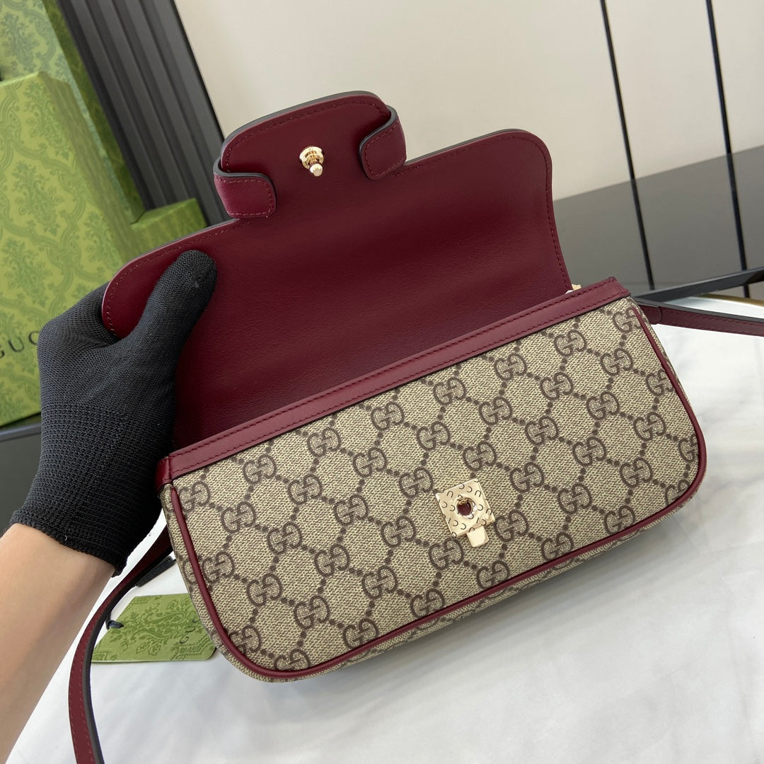Gucci Horsebit 1955 Soft small top handle bag 815206 in wine red gg