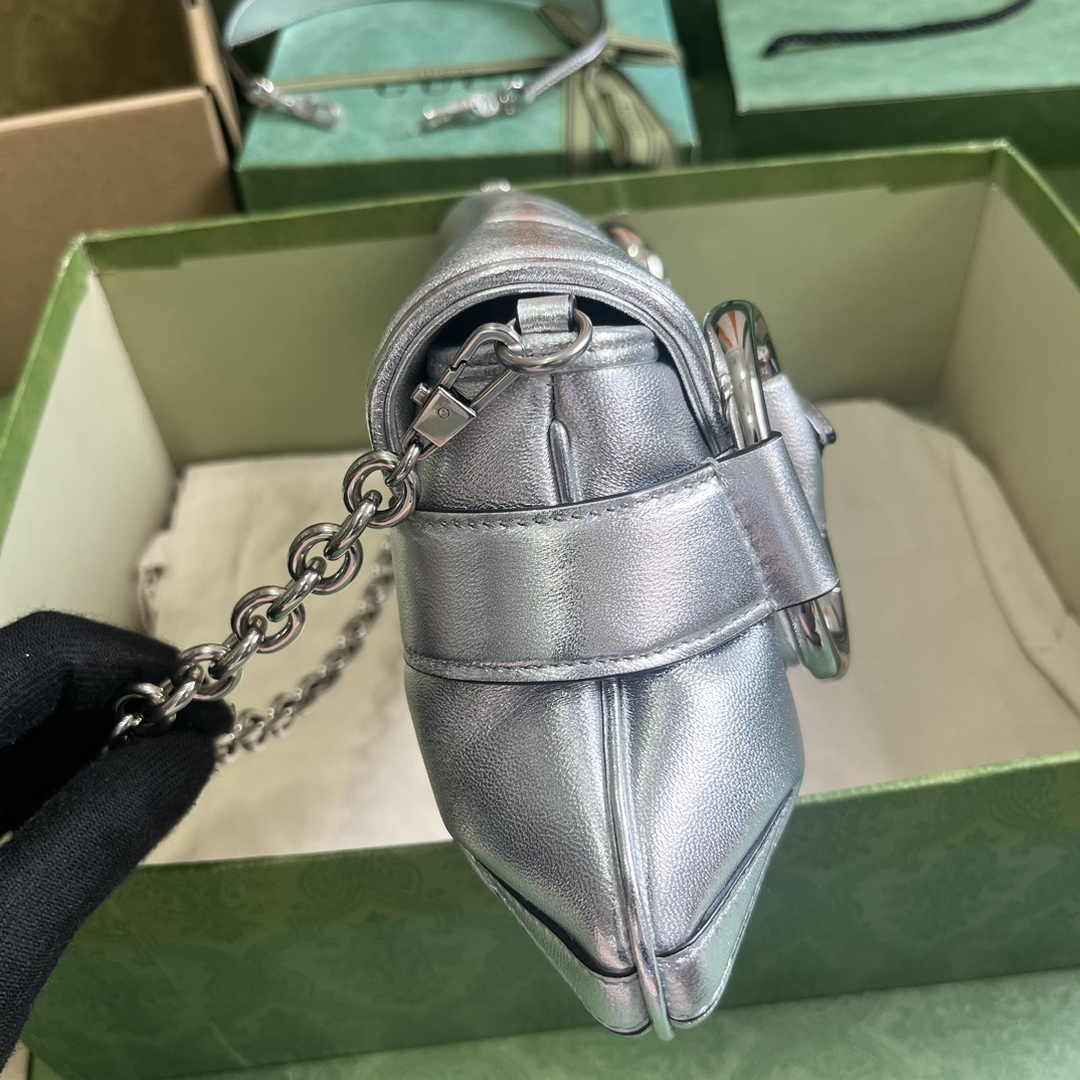 Gucci Horsebit Chain medium shoulder bag ‎764255 in Silver leather