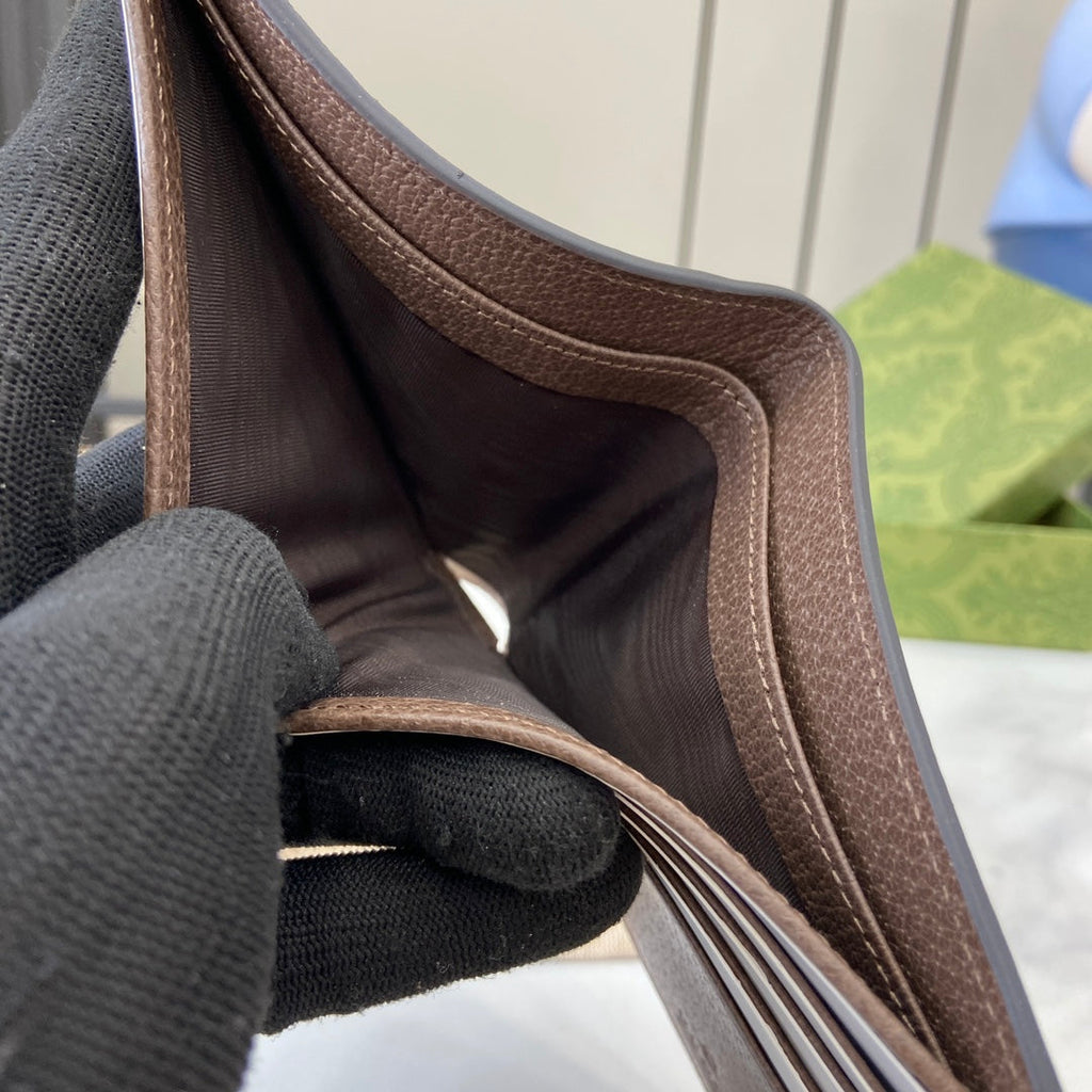 Gucci Brown interior GG bi-fold wallet 768243