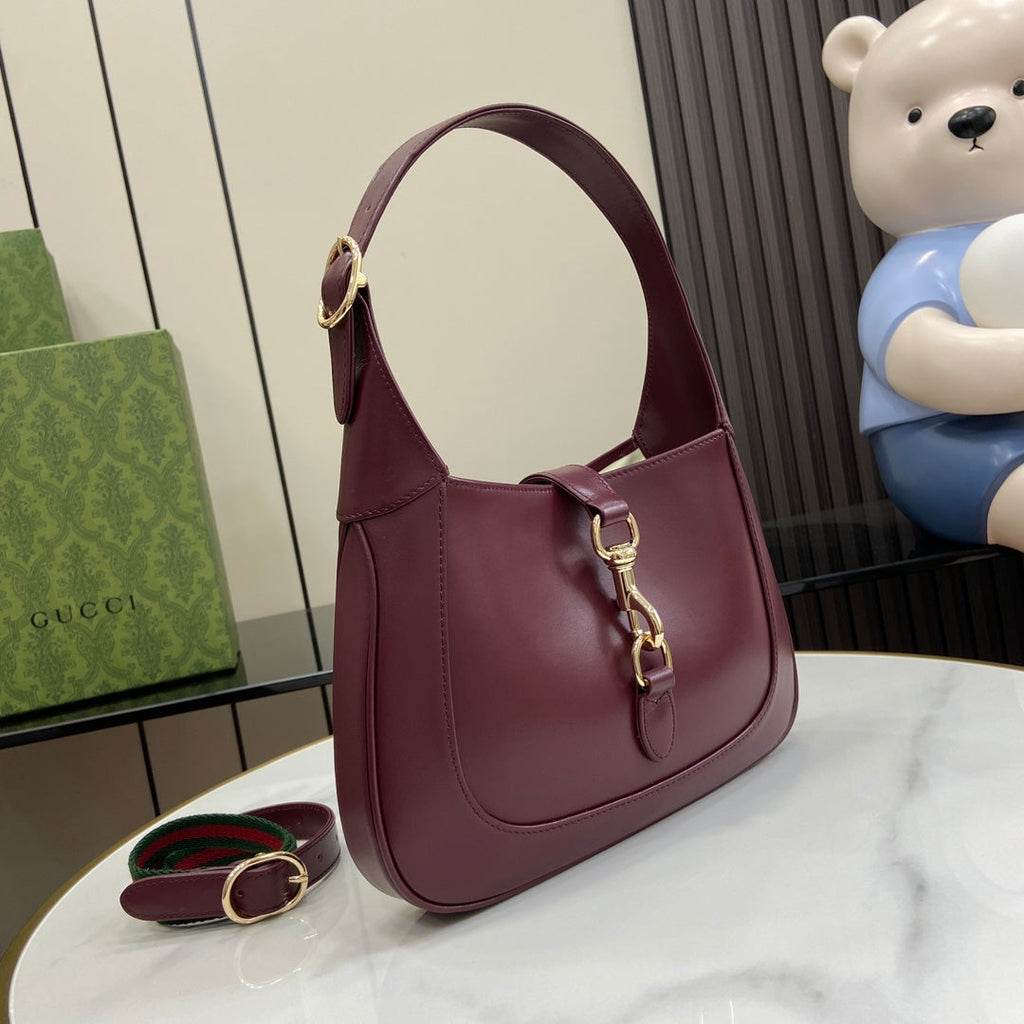 Gucci Jackie small shoulder bag in wine red leather 782849
