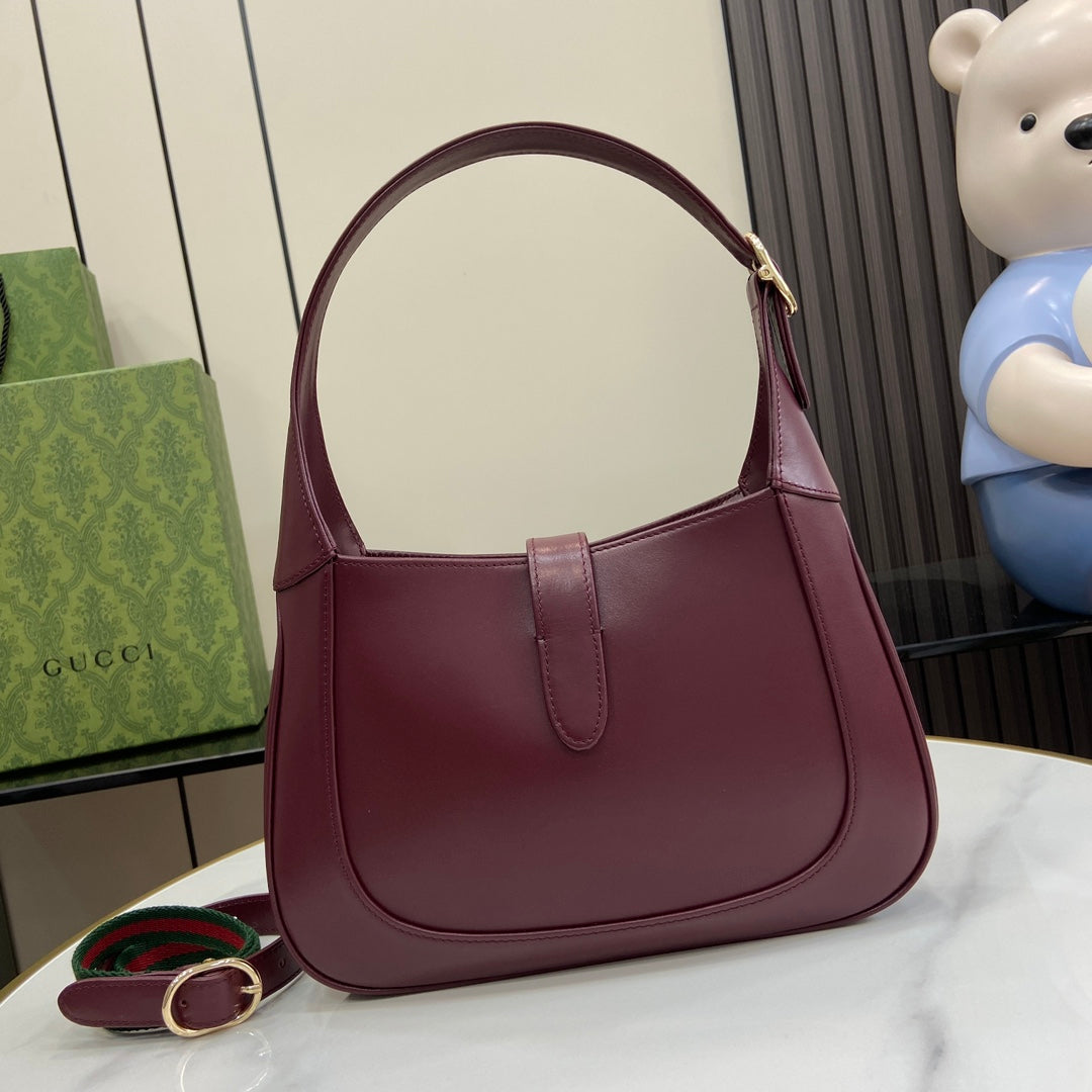 Gucci Jackie small shoulder bag in wine red leather 782849