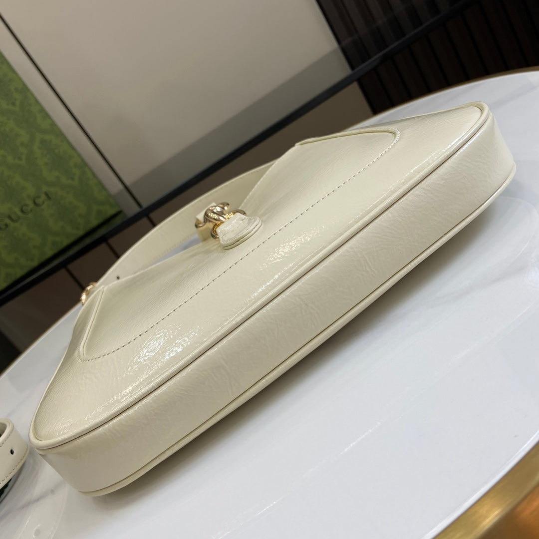 Gucci Jackie small shoulder bag in beige patent leather 782849