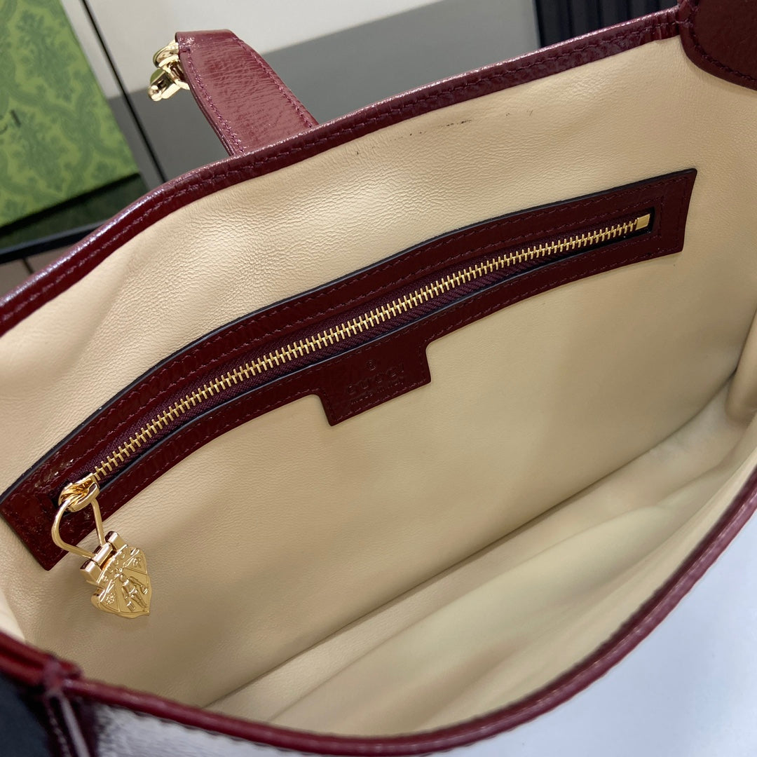 Gucci Jackie small shoulder bag in wine red patent leather 782849