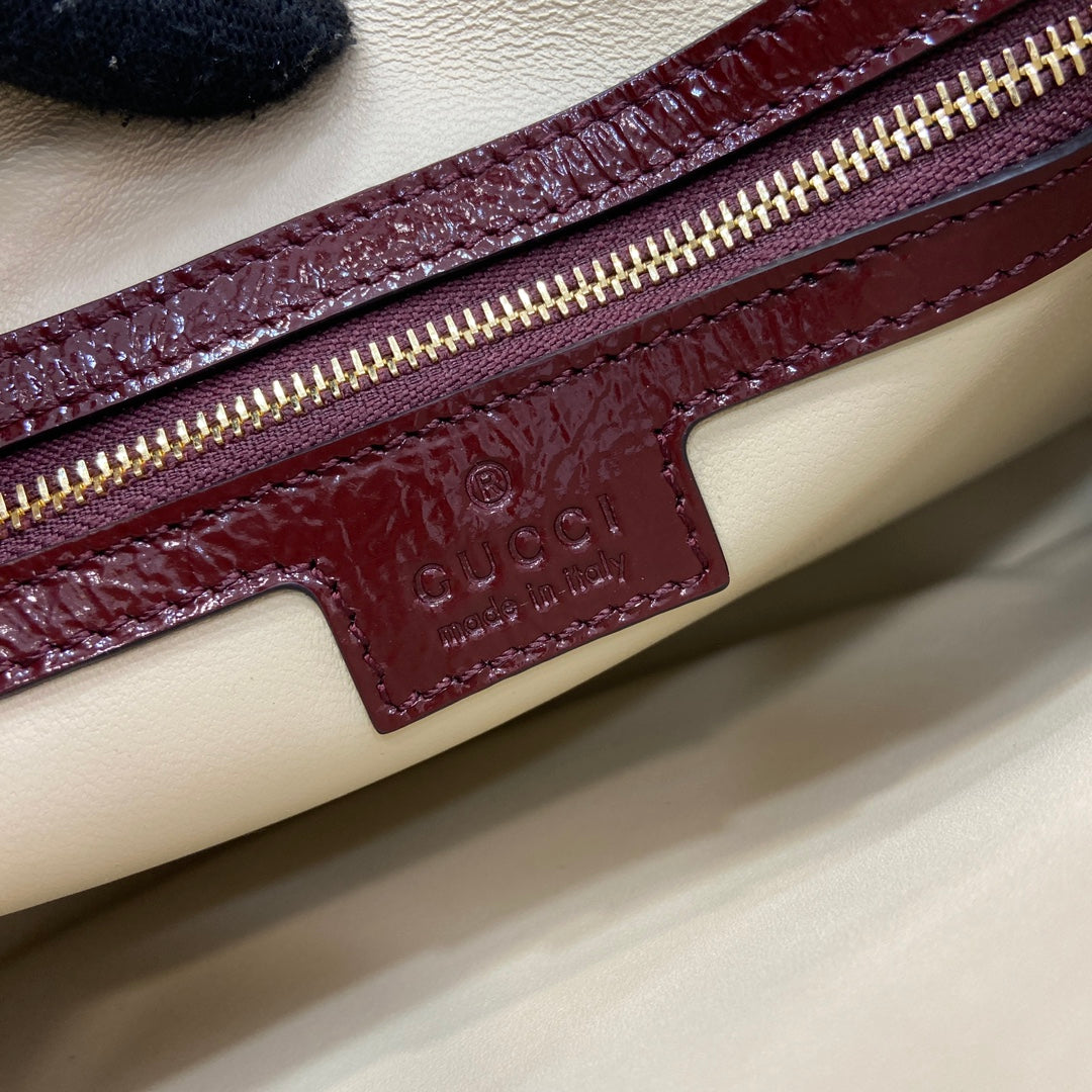 Gucci Jackie small shoulder bag in wine red patent leather 782849