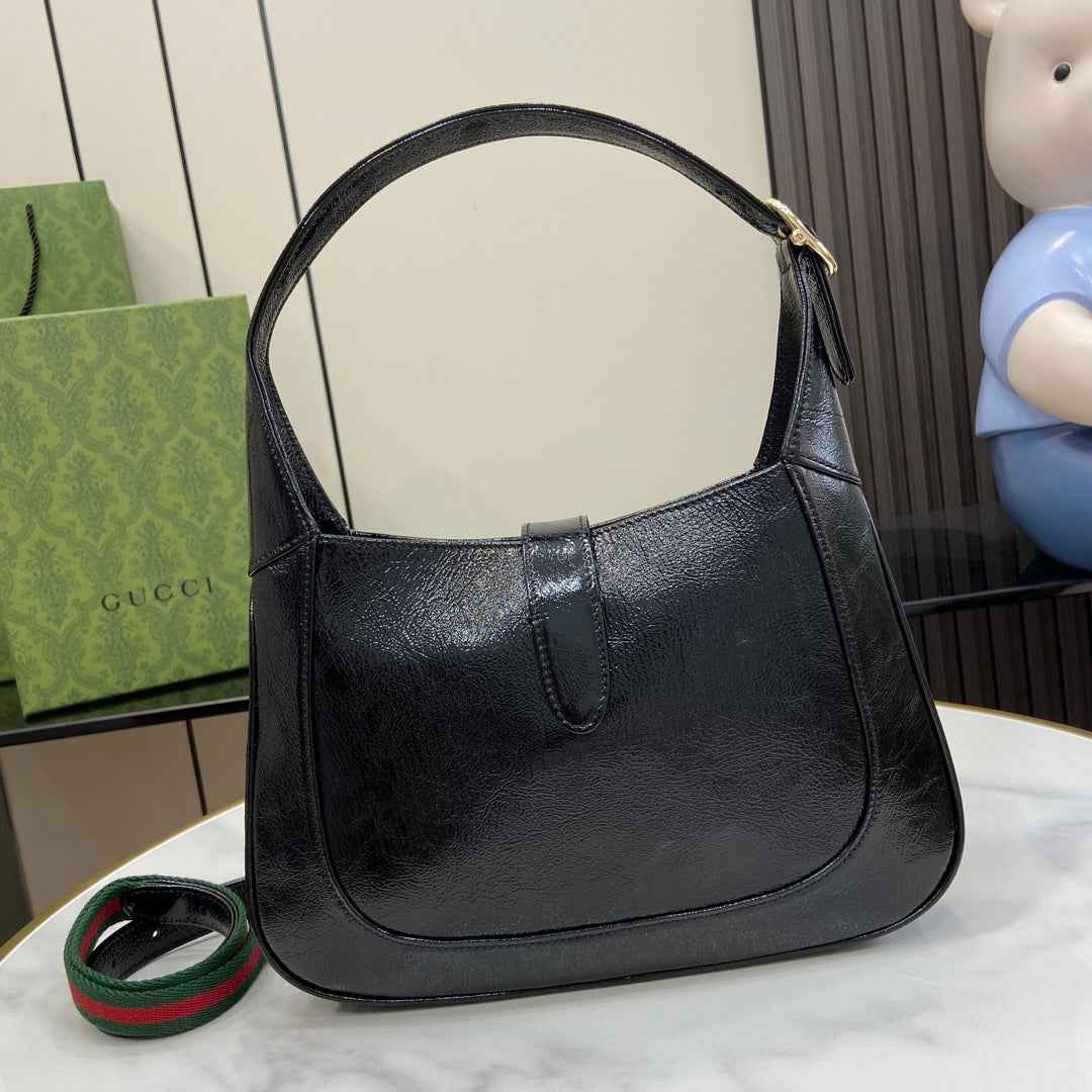 Gucci Jackie small shoulder bag in black patent leather 782849