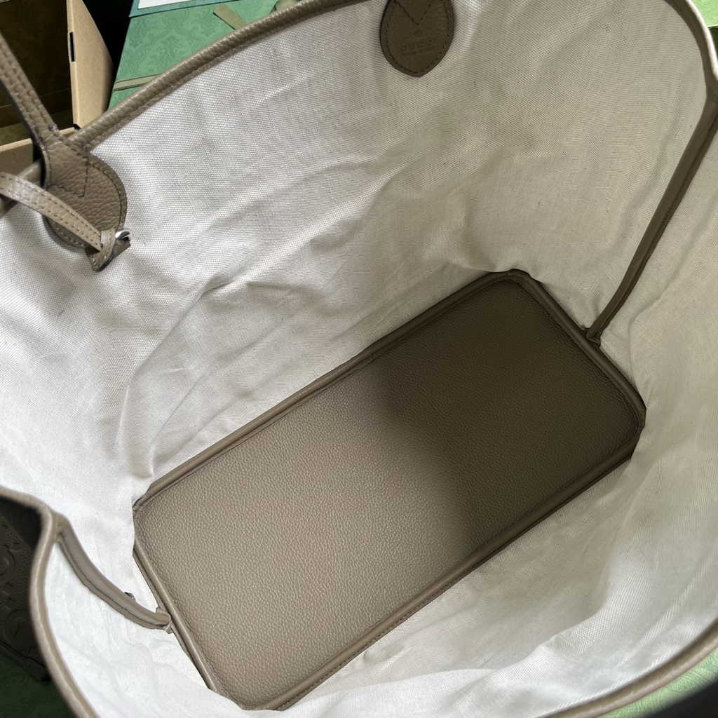 Gucci Jumbo GG large tote bag in taupe leather 726755