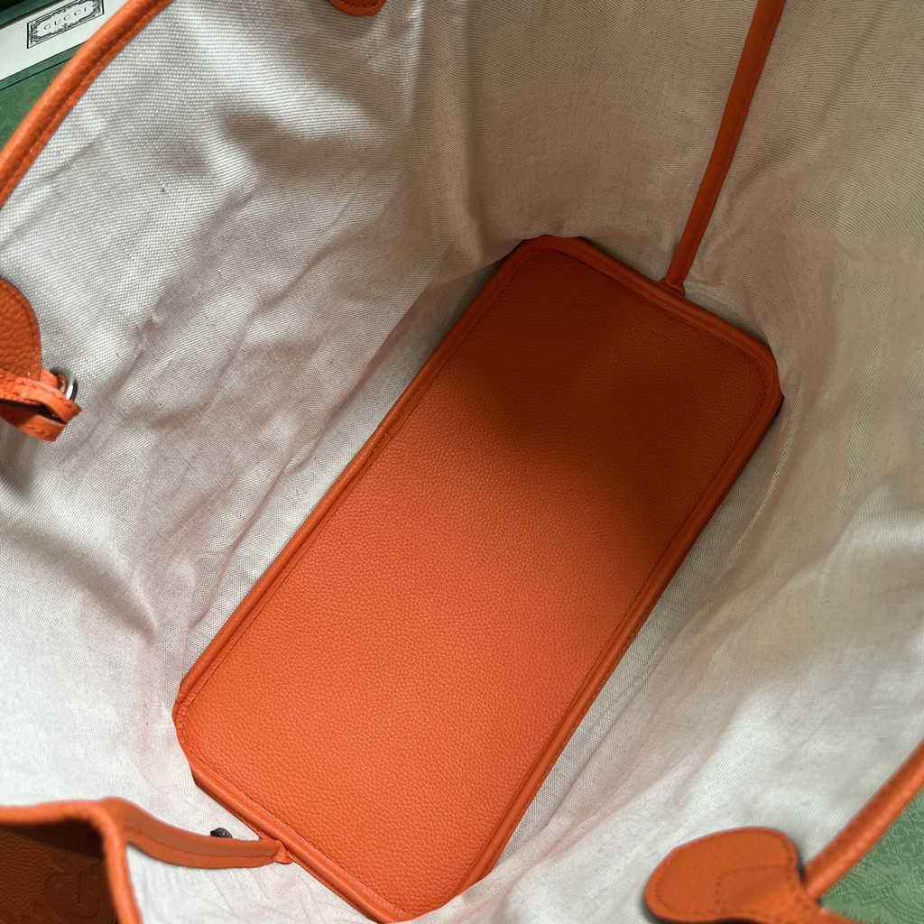 Gucci Jumbo GG large tote bag in orange leather 726755