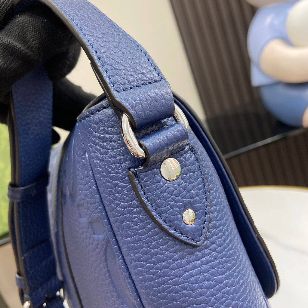 Gucci Jumbo GG medium messenger bag 760234 in blue leather