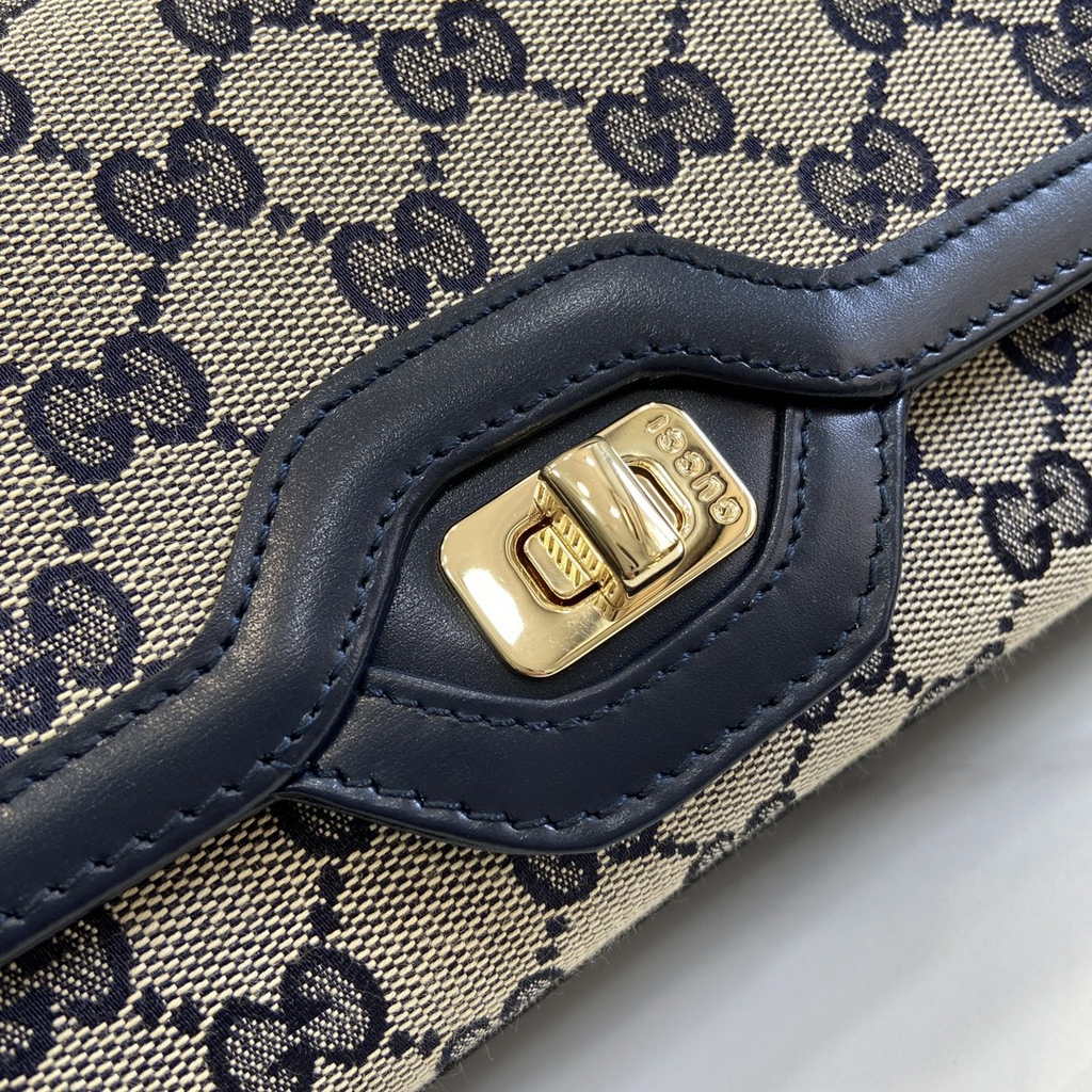 Gucci Luce small shoulder bag 786027 in black Original GG canvas