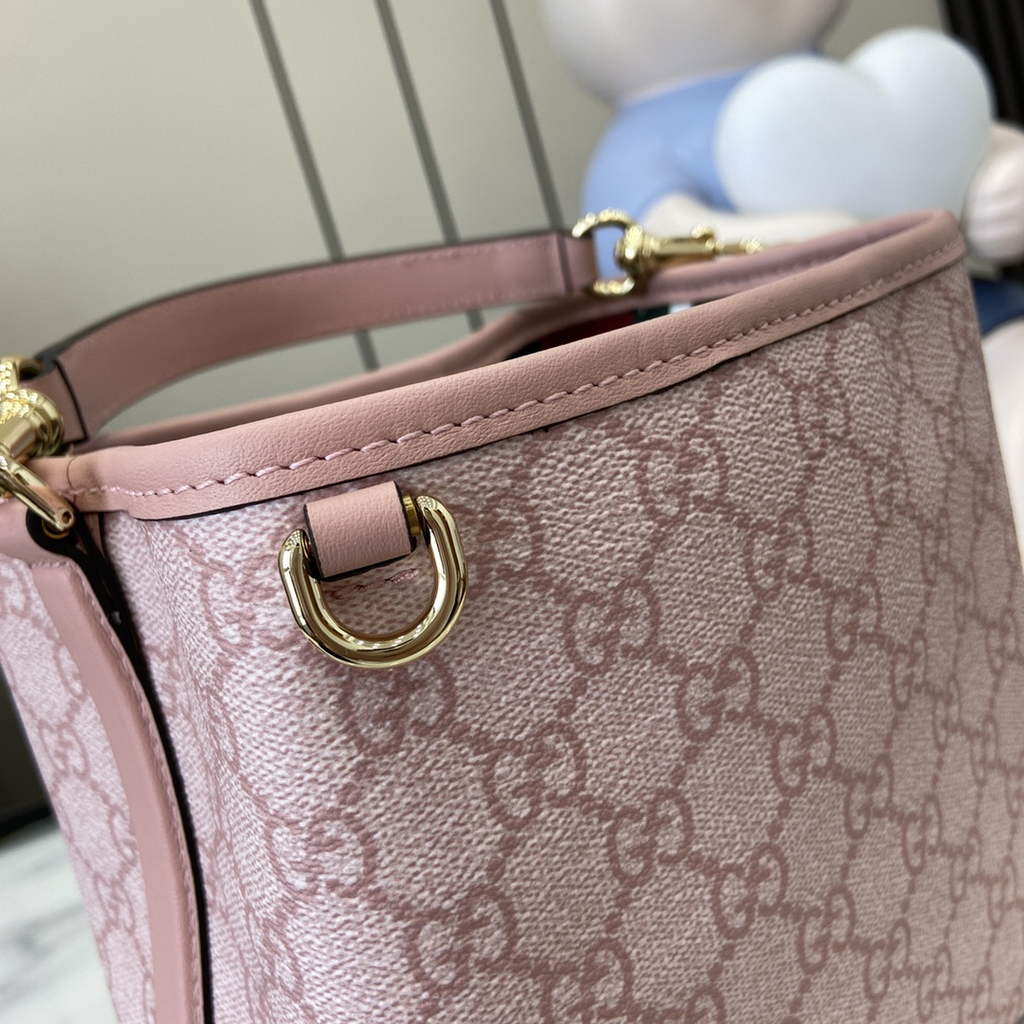 Gucci GG Emblem small bucket bag 815118 in pink fabric