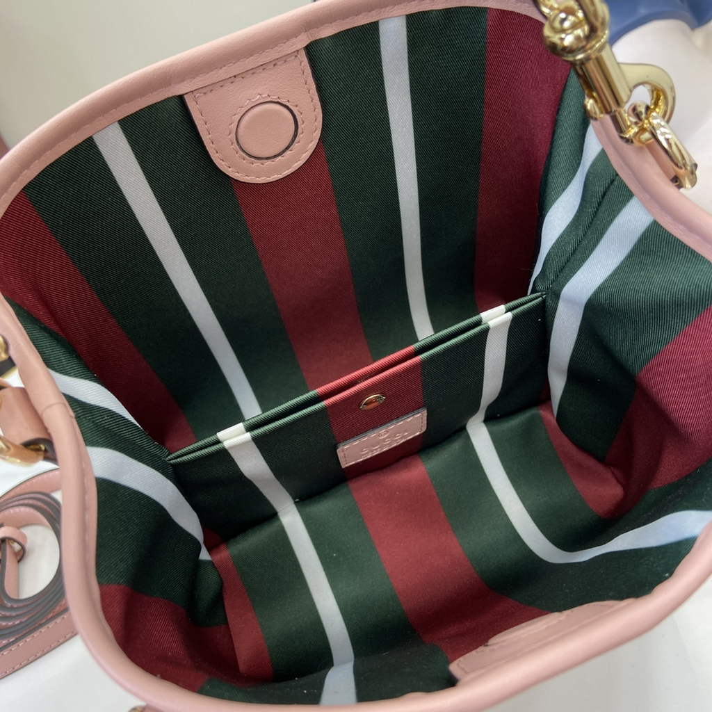 Gucci GG Emblem small bucket bag 815118 in pink fabric