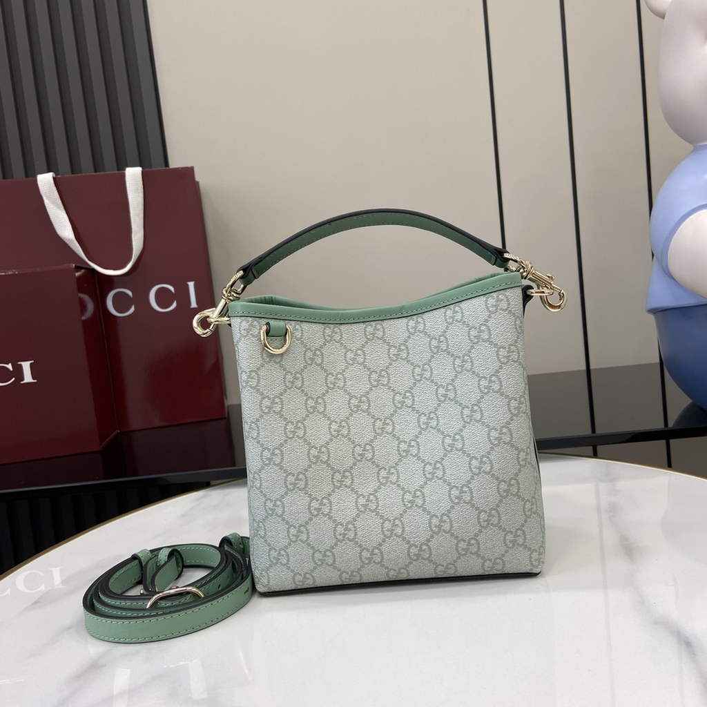 Gucci GG Emblem small bucket bag 815118 in green fabric