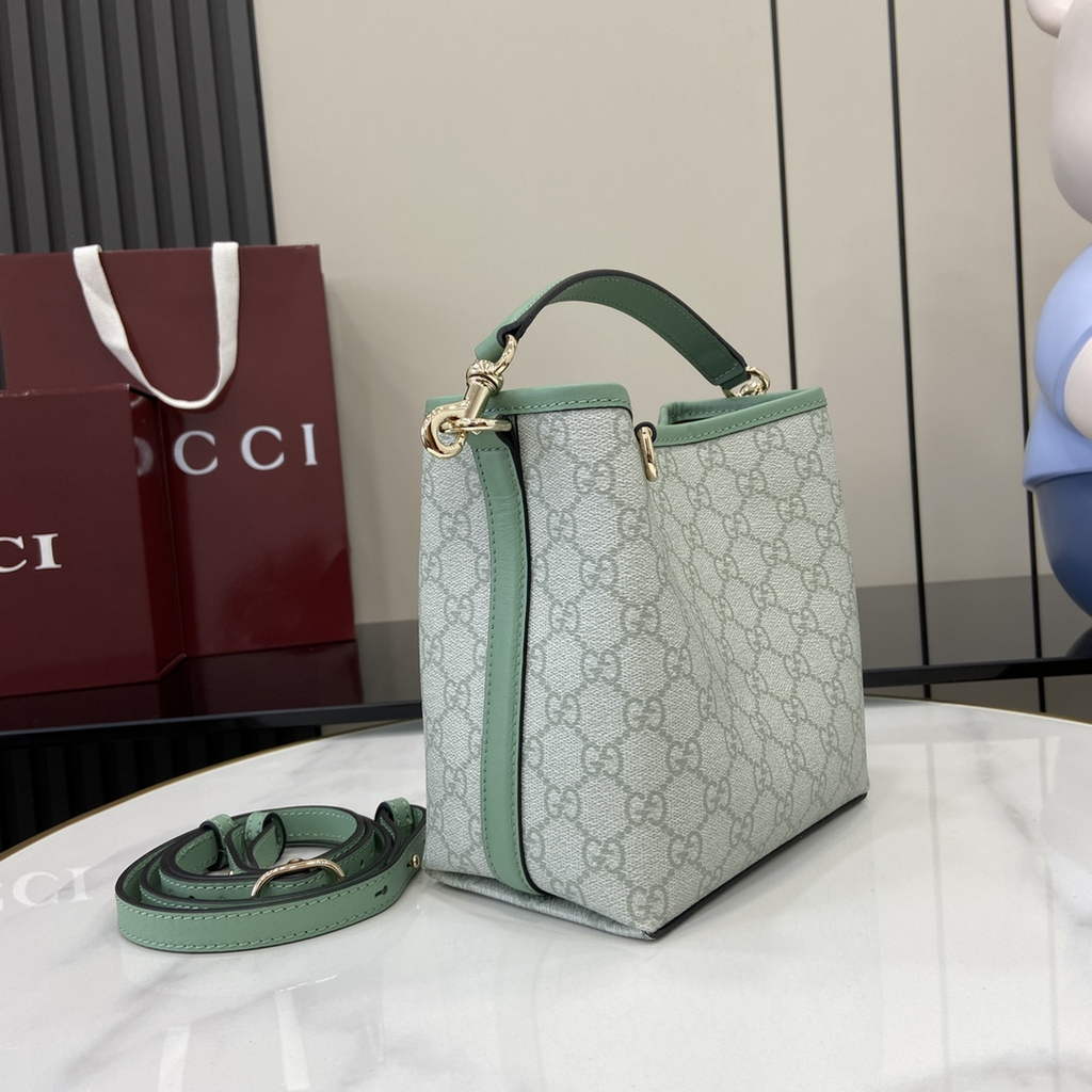 Gucci GG Emblem small bucket bag 815118 in green fabric