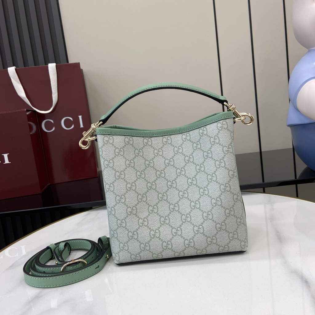 Gucci GG Emblem small bucket bag 815118 in green fabric