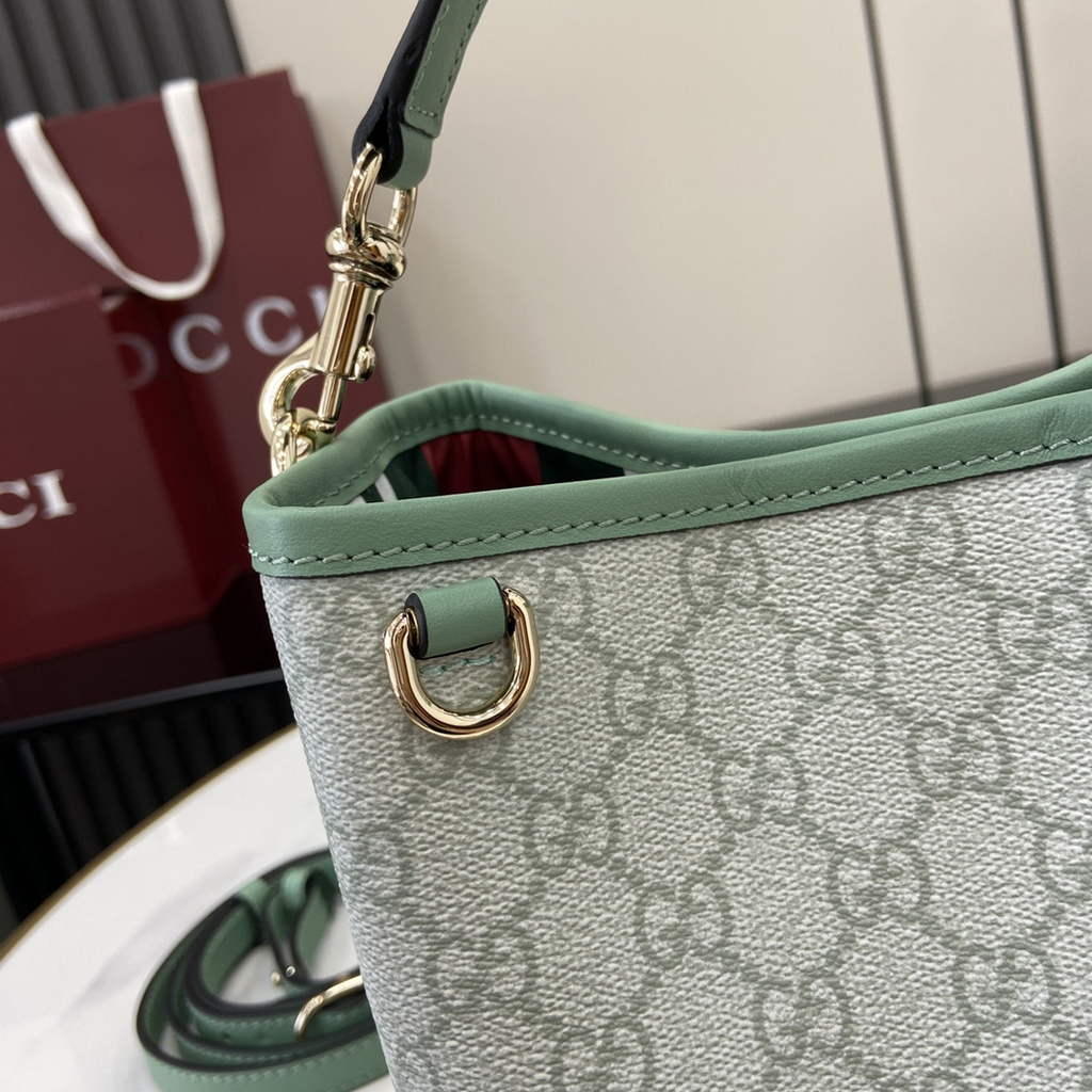 Gucci GG Emblem small bucket bag 815118 in green fabric