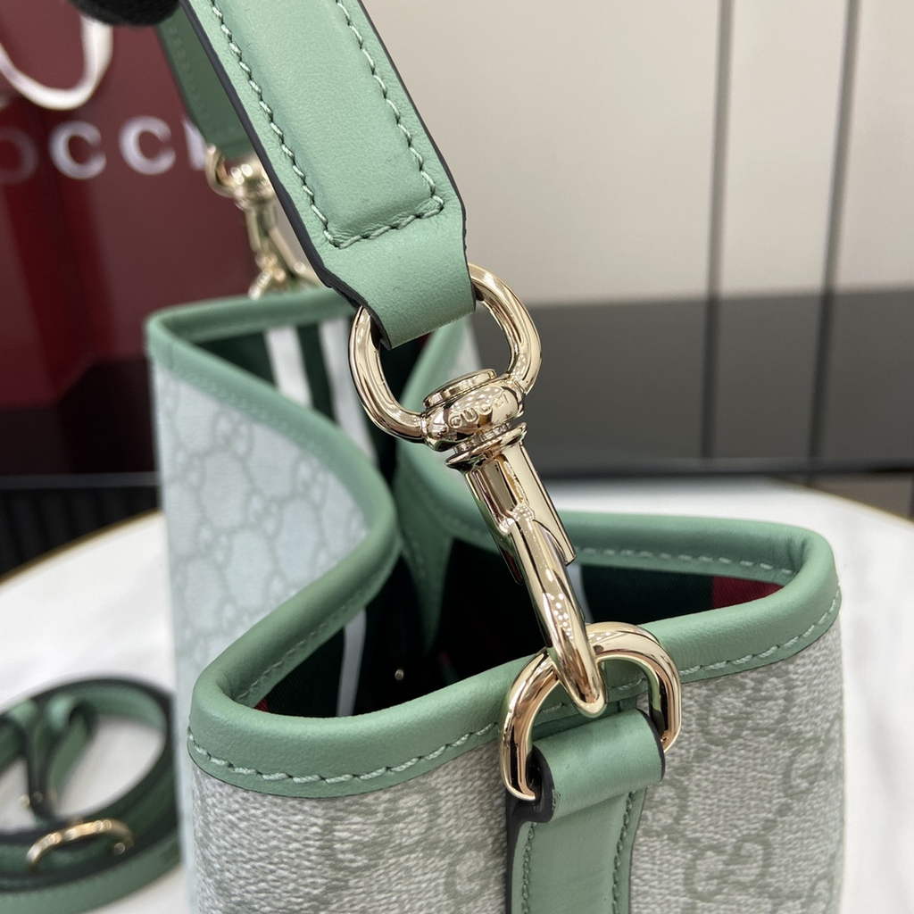 Gucci GG Emblem small bucket bag 815118 in green fabric