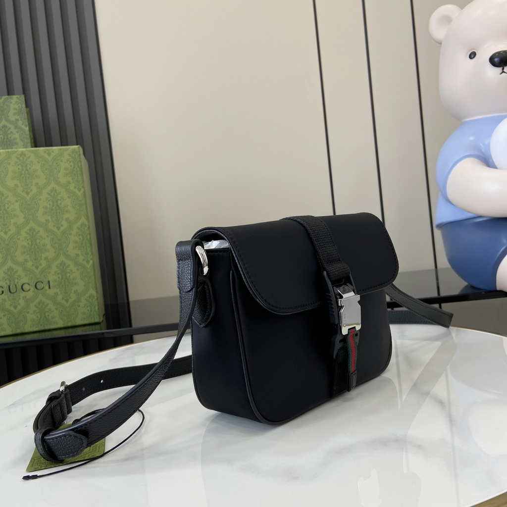 Gucci Mini GG crossbody bag ‎802100 in black GG canvas