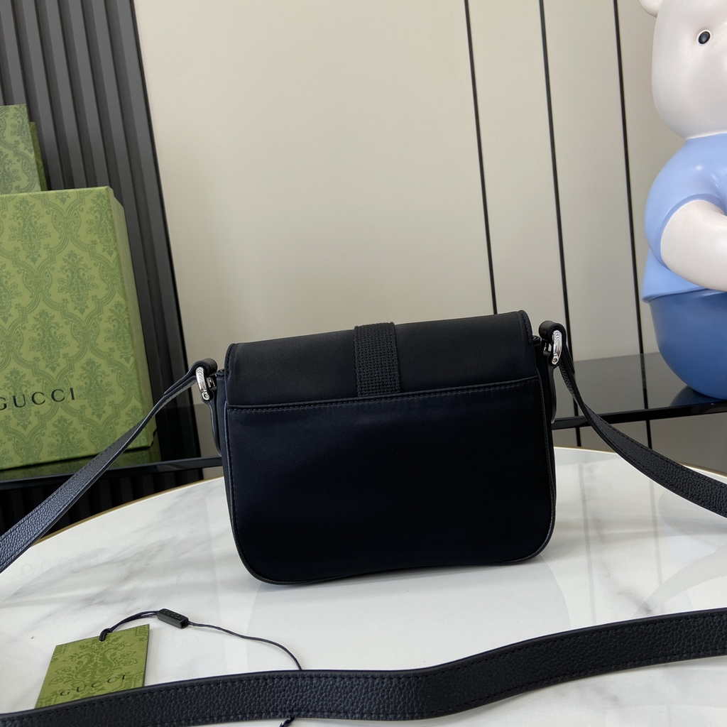Gucci Mini GG crossbody bag ‎802100 in black GG canvas