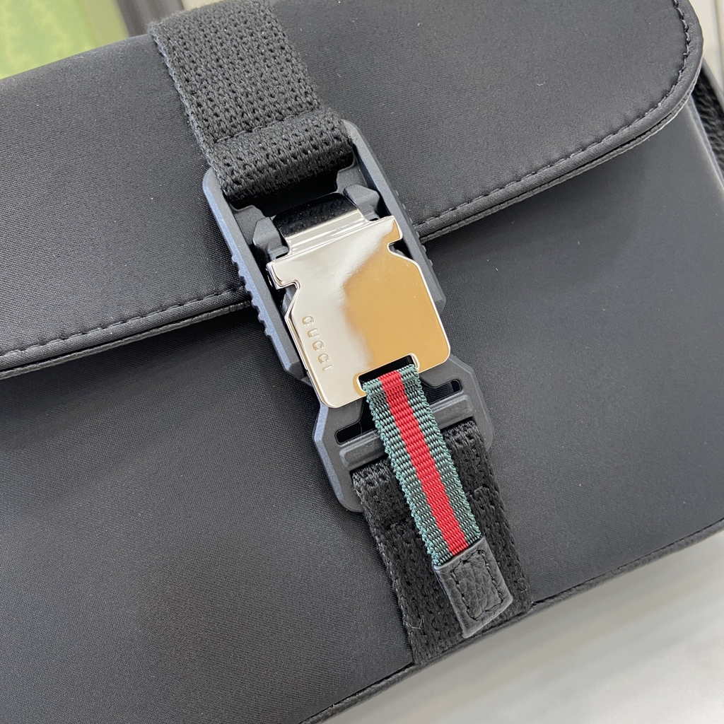 Gucci Mini GG crossbody bag ‎802100 in black GG canvas