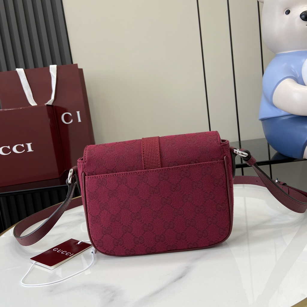 Gucci Mini GG crossbody bag ‎802100 in red GG canvas