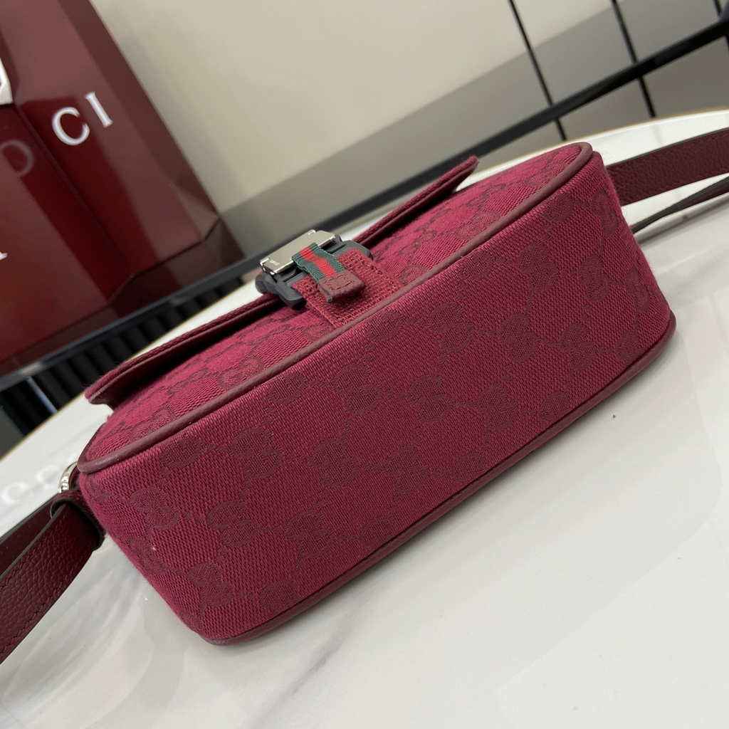 Gucci Mini GG crossbody bag ‎802100 in red GG canvas
