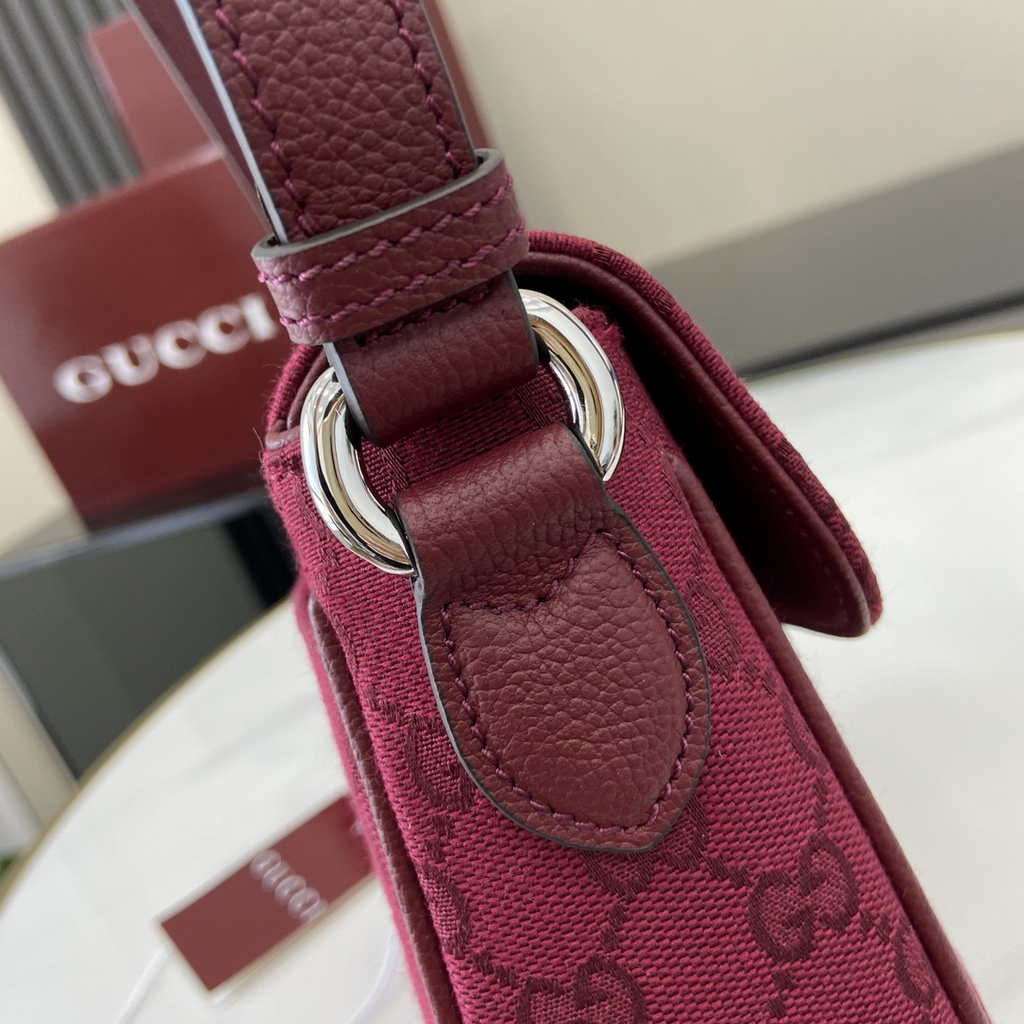 Gucci Mini GG crossbody bag ‎802100 in red GG canvas