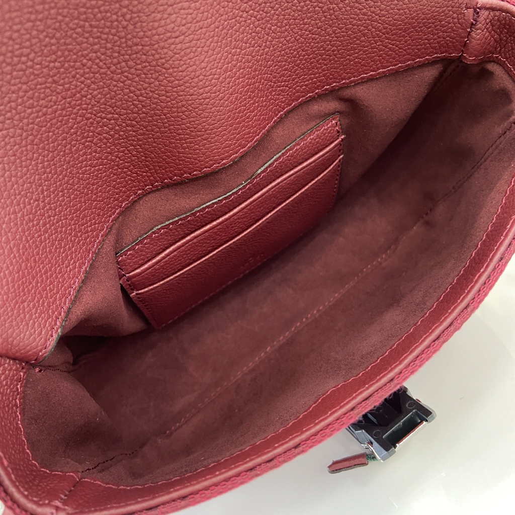 Gucci Mini GG crossbody bag ‎802100 in red GG canvas