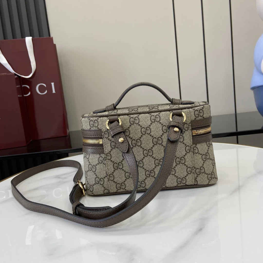 Gucci Ophdia small vanity bag, 816357 GG Supreme canvas