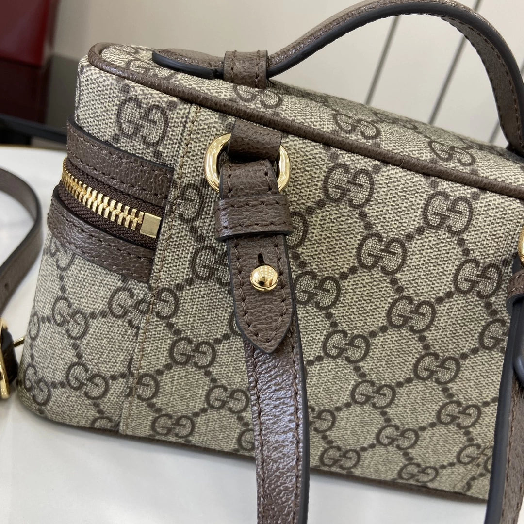 Gucci Ophdia small vanity bag, 816357 GG Supreme canvas