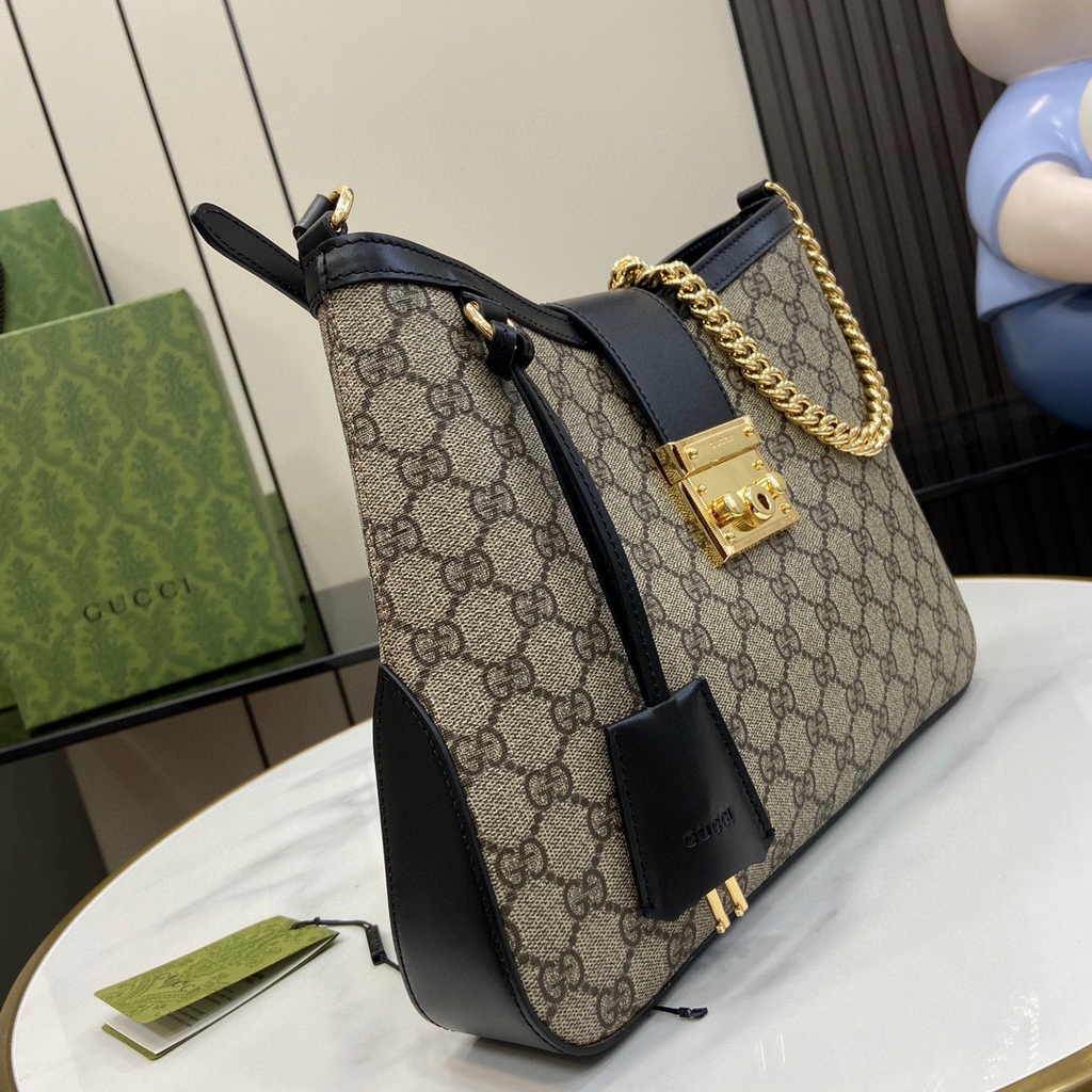 Gucci Padlock GG medium shoulder bag 795113 in black leather