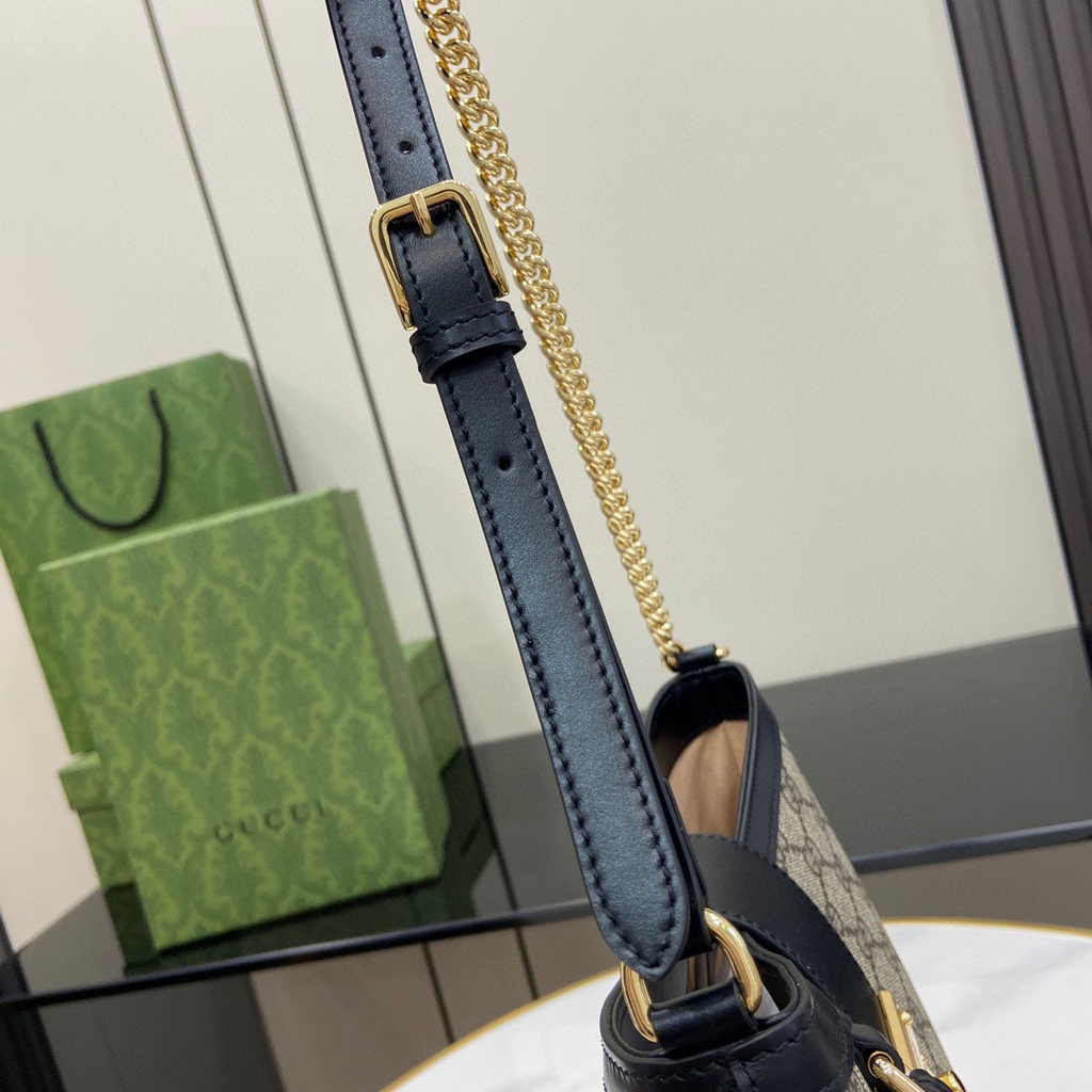 Gucci Padlock GG medium shoulder bag 795113 in black leather