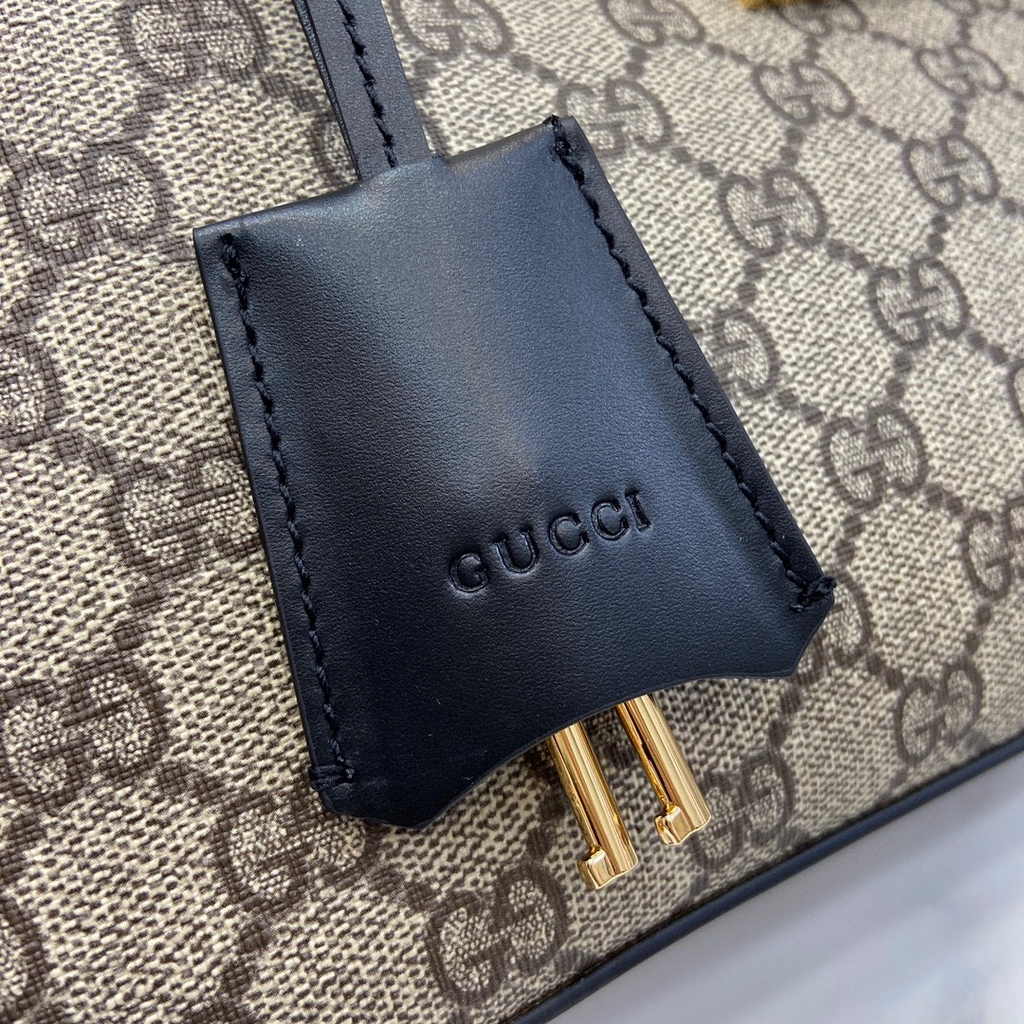 Gucci Padlock GG medium shoulder bag 795113 in black leather