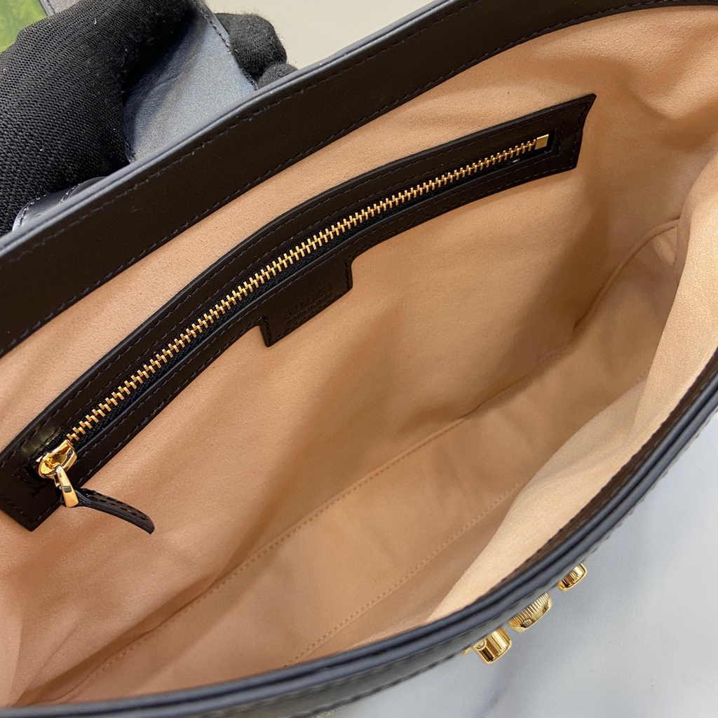 Gucci Padlock GG medium shoulder bag 795113 in black leather