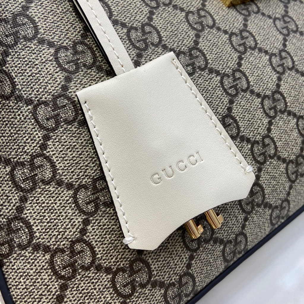 Gucci Padlock GG medium shoulder bag 795113 in white leather
