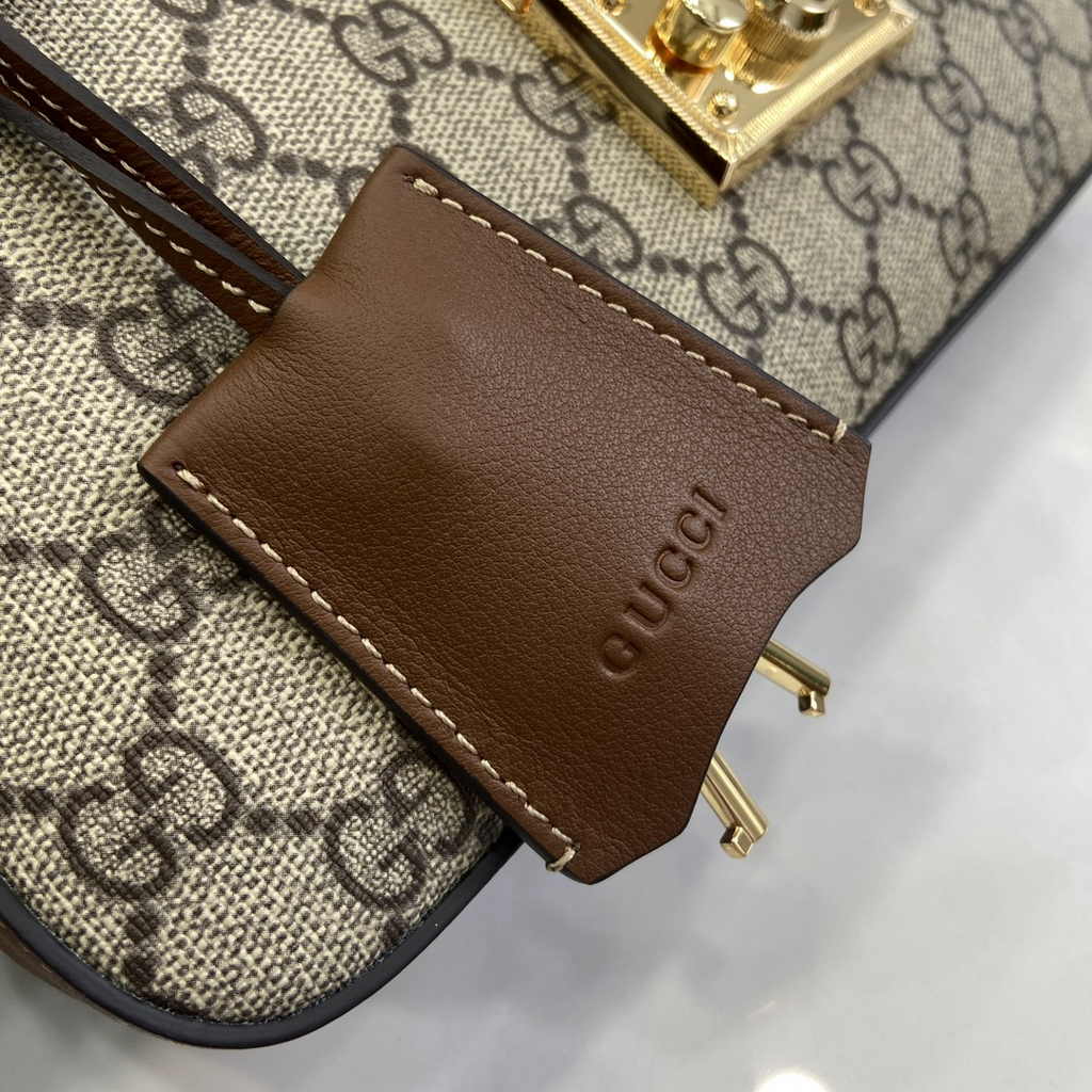 Gucci Padlock small shoulder bag 811705 in brown leather