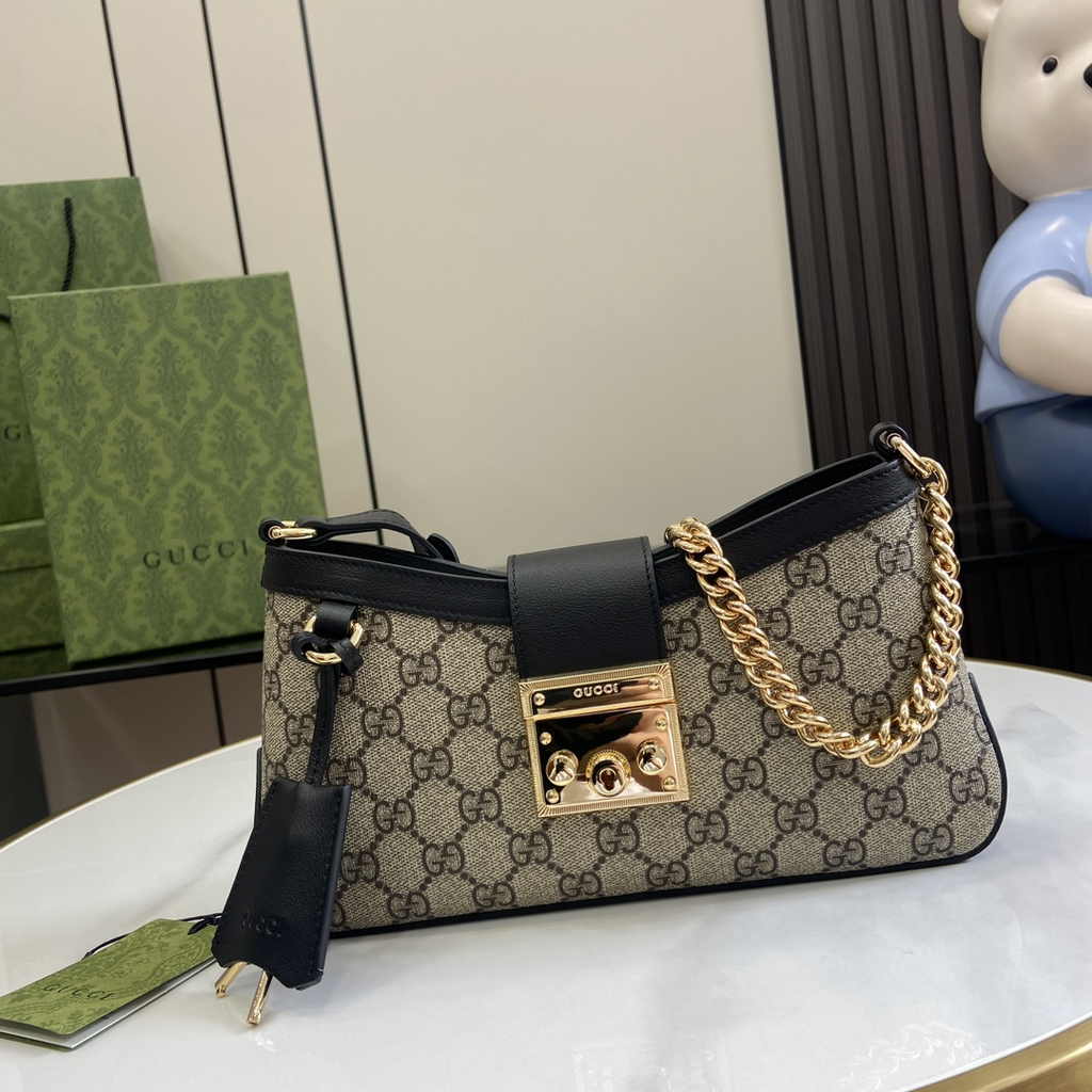 Gucci Padlock small shoulder bag 811705 in black leather