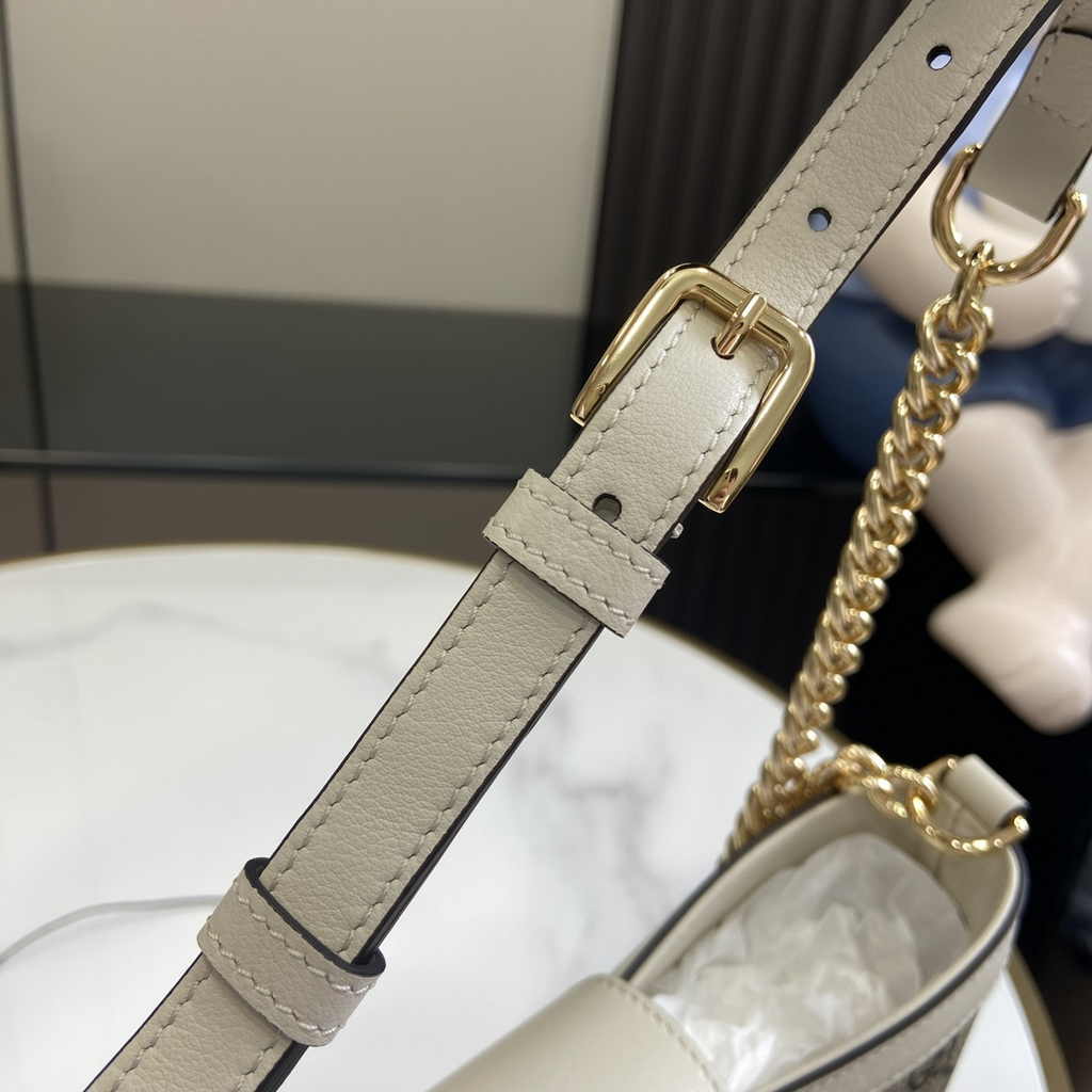 Gucci Padlock small shoulder bag 811705 in white leather